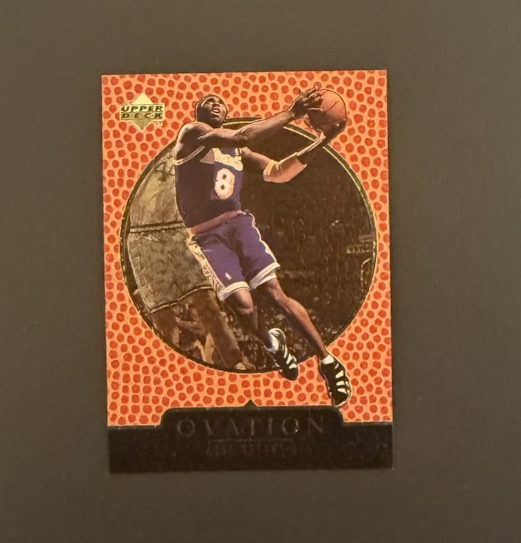 Kobe Bryant 1998-99 Upper Deck Ovation - #29 Gold 377 / 1000 Kobe Bryant 1998-99 Upper Deck Ovation - #29 Gold 377 / 1000