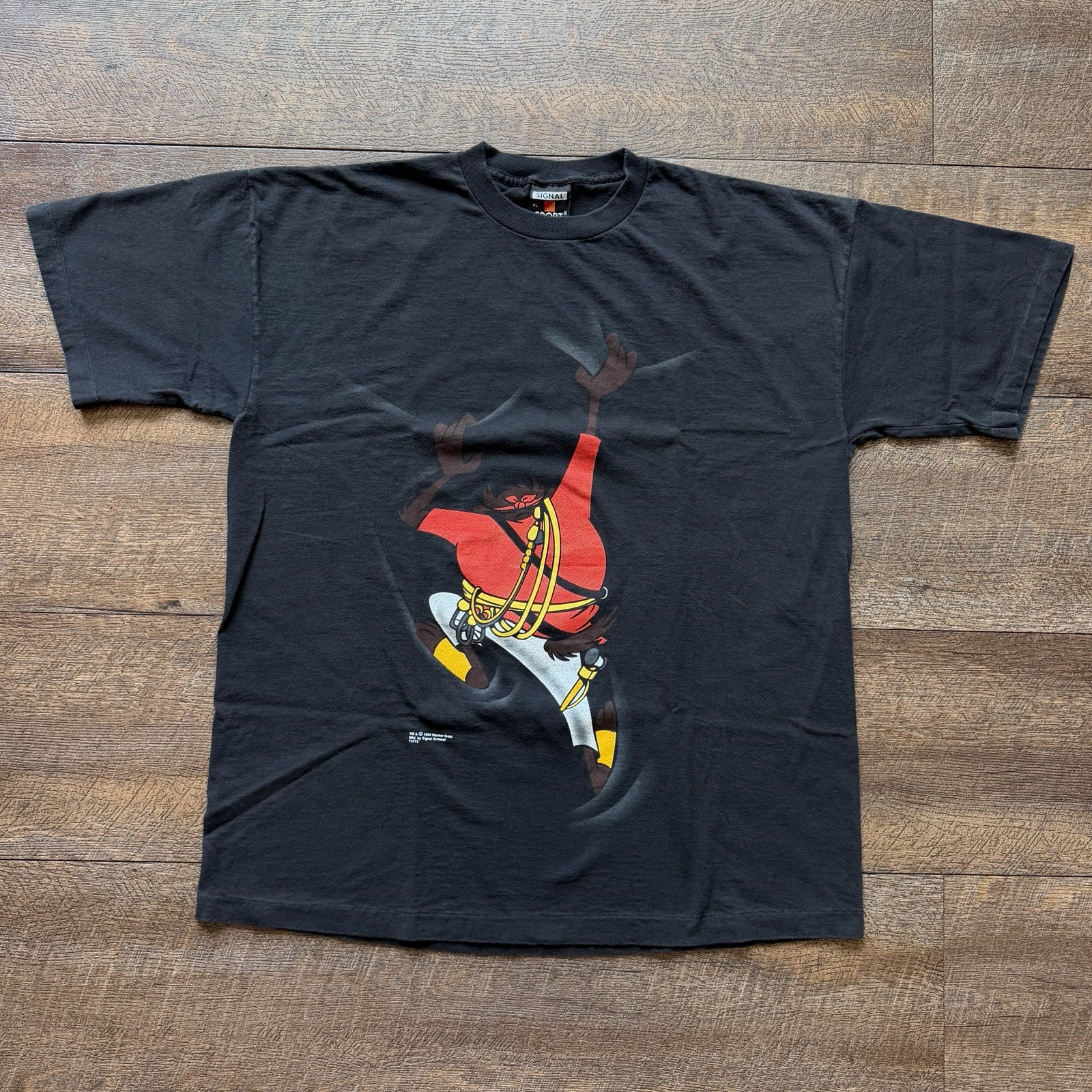 Vintage 1994 Mens XL Looney Tunes Tazmanian Devil Dangling DBL Sided T-Shirt Vintage 1994 Mens XL Looney Tunes Tazmanian Devil Dangling DBL Sided T-Shirt