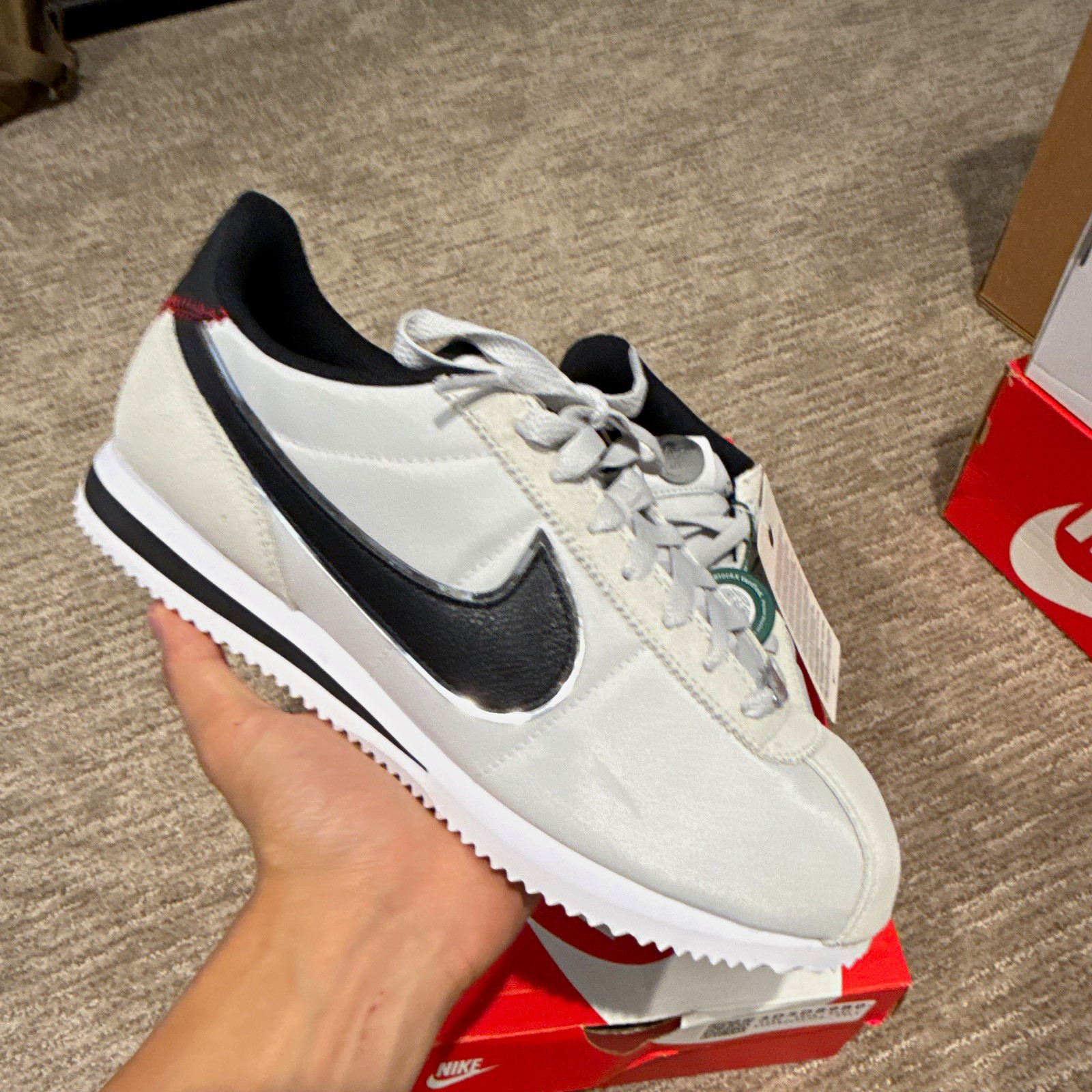 Nike Men’s Low Top Athletic Sneakers White/Black Solid Lace Up Rubber Sole Nike Men’s Low Top Athletic Sneakers White/Black Solid Lace Up Rubber Sole