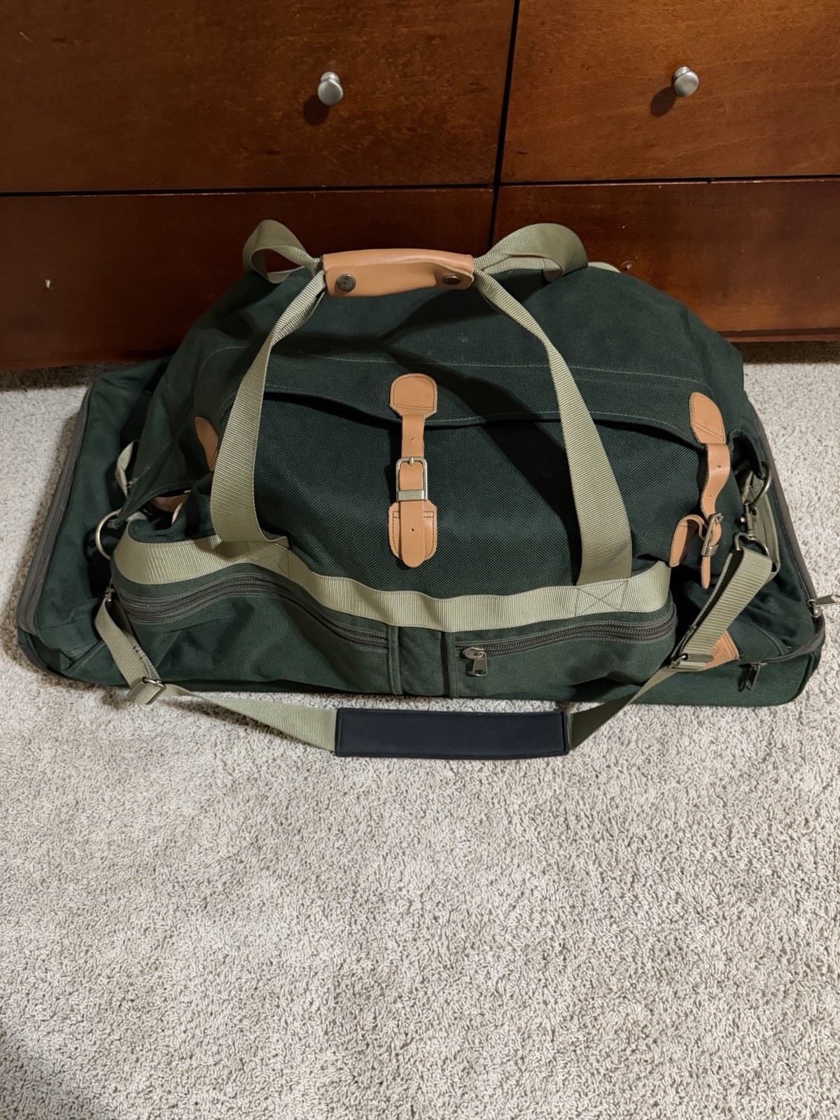 VTG X-Large Field & Stream Expedition Series Rolling Duffel Bag Green Canvas EUC