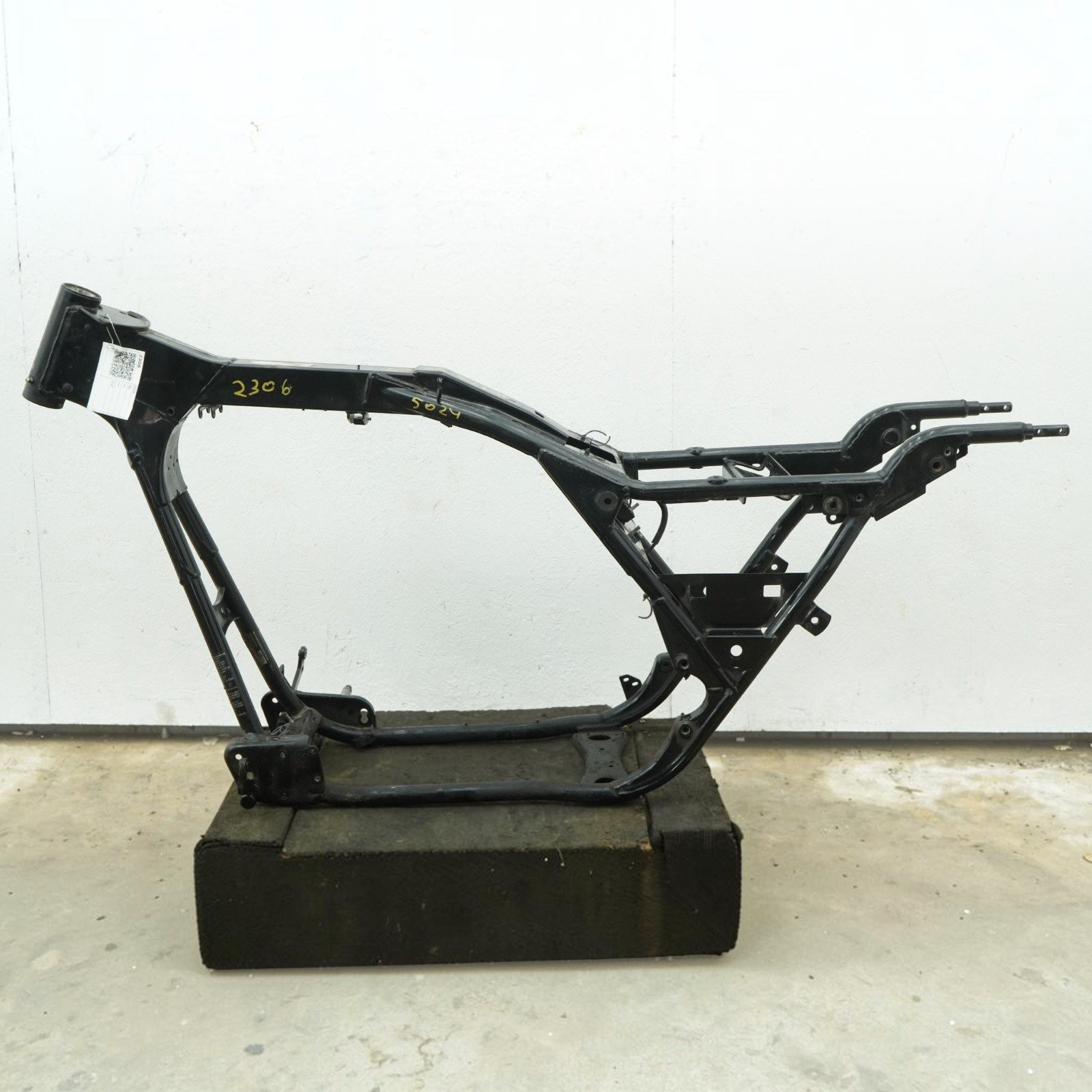 2000-2006 Harley-Davidson FLHRCI Road King Classic Frame Body Chassis OEM