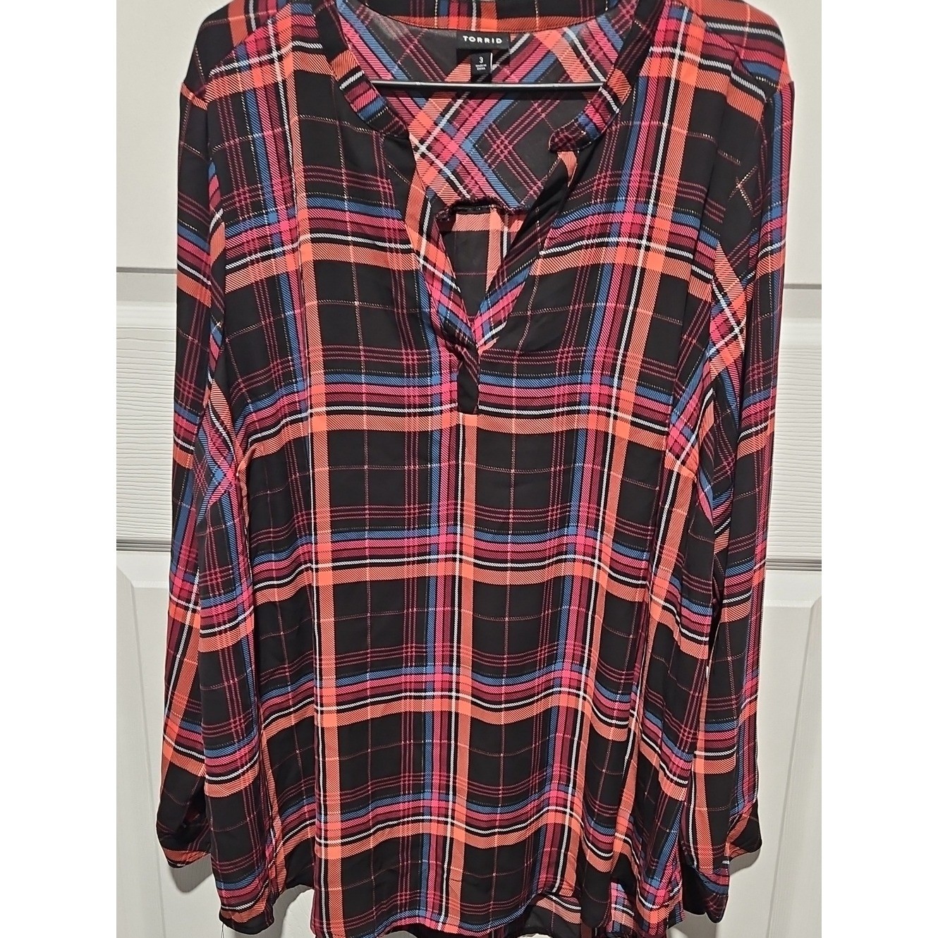 torrid Black & Coral Plaid V-Neck Long Sleeve Tank Top torrid Black & Coral Plaid V-Neck Long Sleeve Tank Top