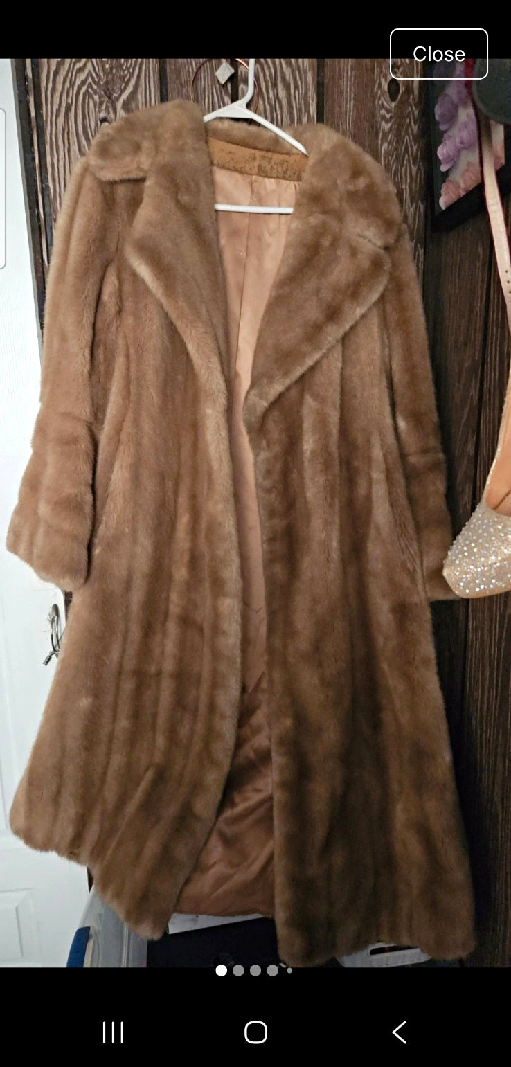 Sears Best Brown Fur Coat Women’s Size 14 Regular 41 in Shoulder to Hem Sears Best Brown Fur Coat Women’s Size 14 Regular 41 in Shoulder to Hem
