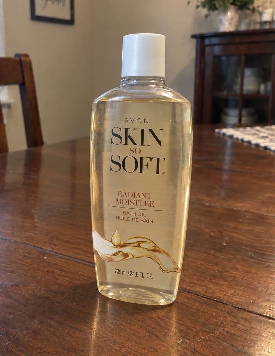 Avon Skin so Soft - Radiant Moisture Bath Oil Bonus Size [24.6 oz]  New & Sealed