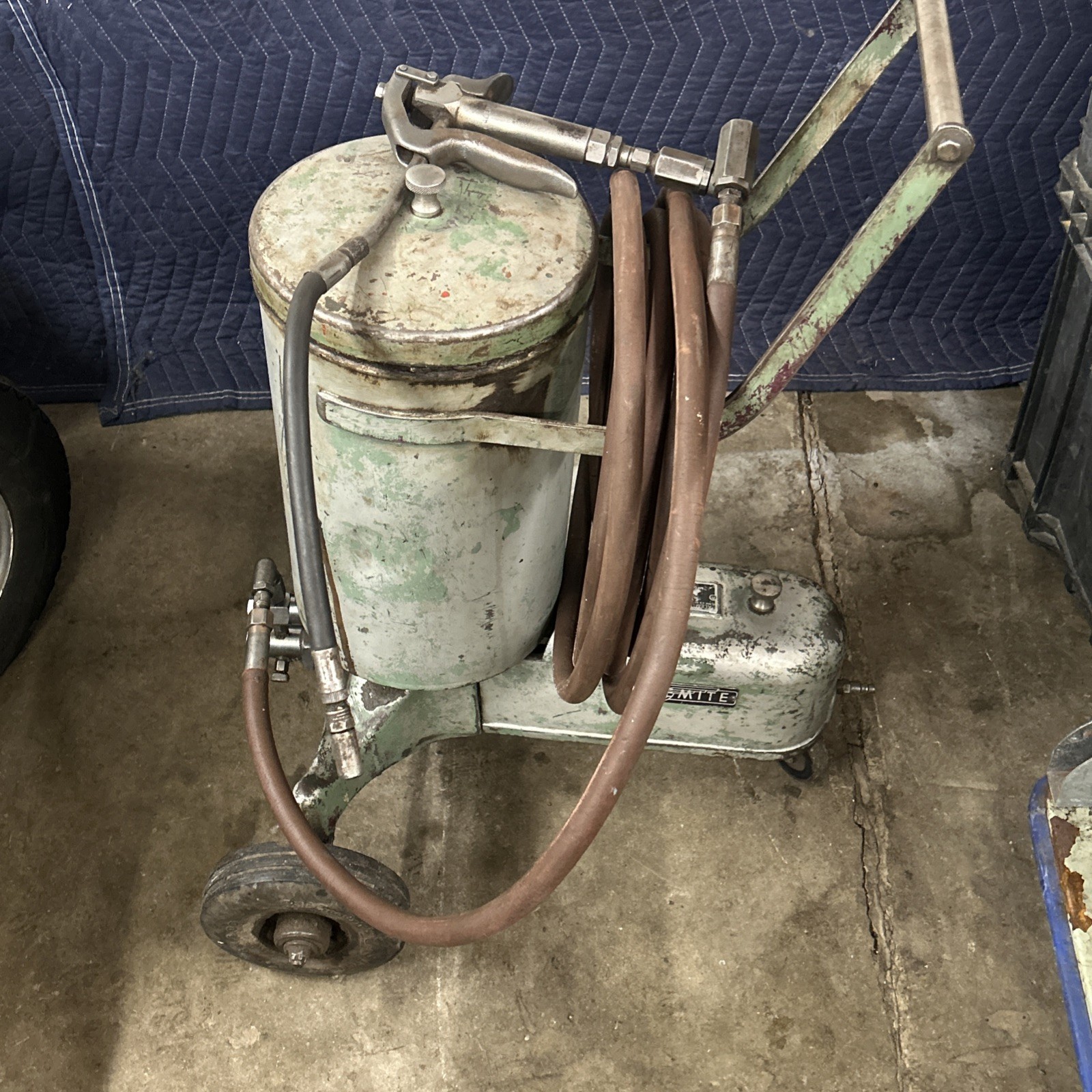 Alemite 9951-S1 50:1 Pneumatic Portable Grease Pump Alemite 9951-S1 50:1 Pneumatic Portable Grease Pump