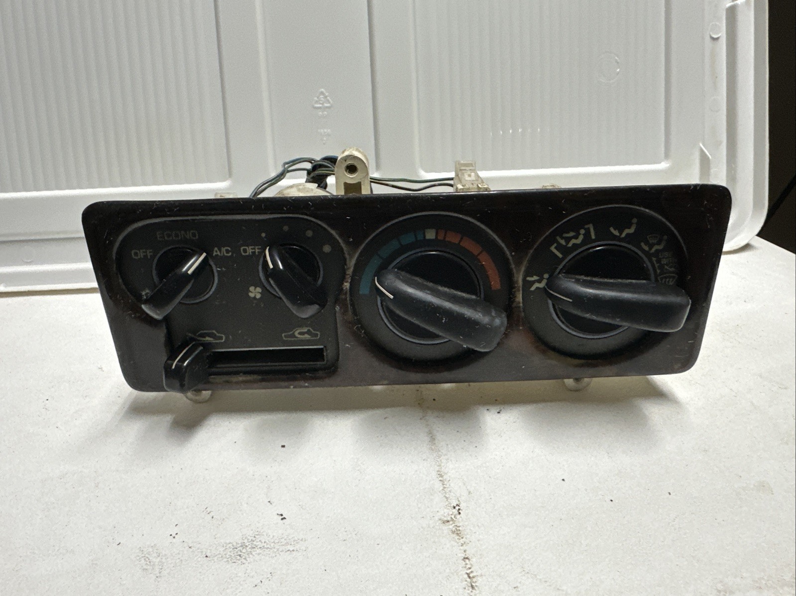 1992-2000 MITSUBISHI MONTERO A/C Climate Control Temperature Assembly OEM 1992-2000 MITSUBISHI MONTERO A/C Climate Control Temperature Assembly OEM