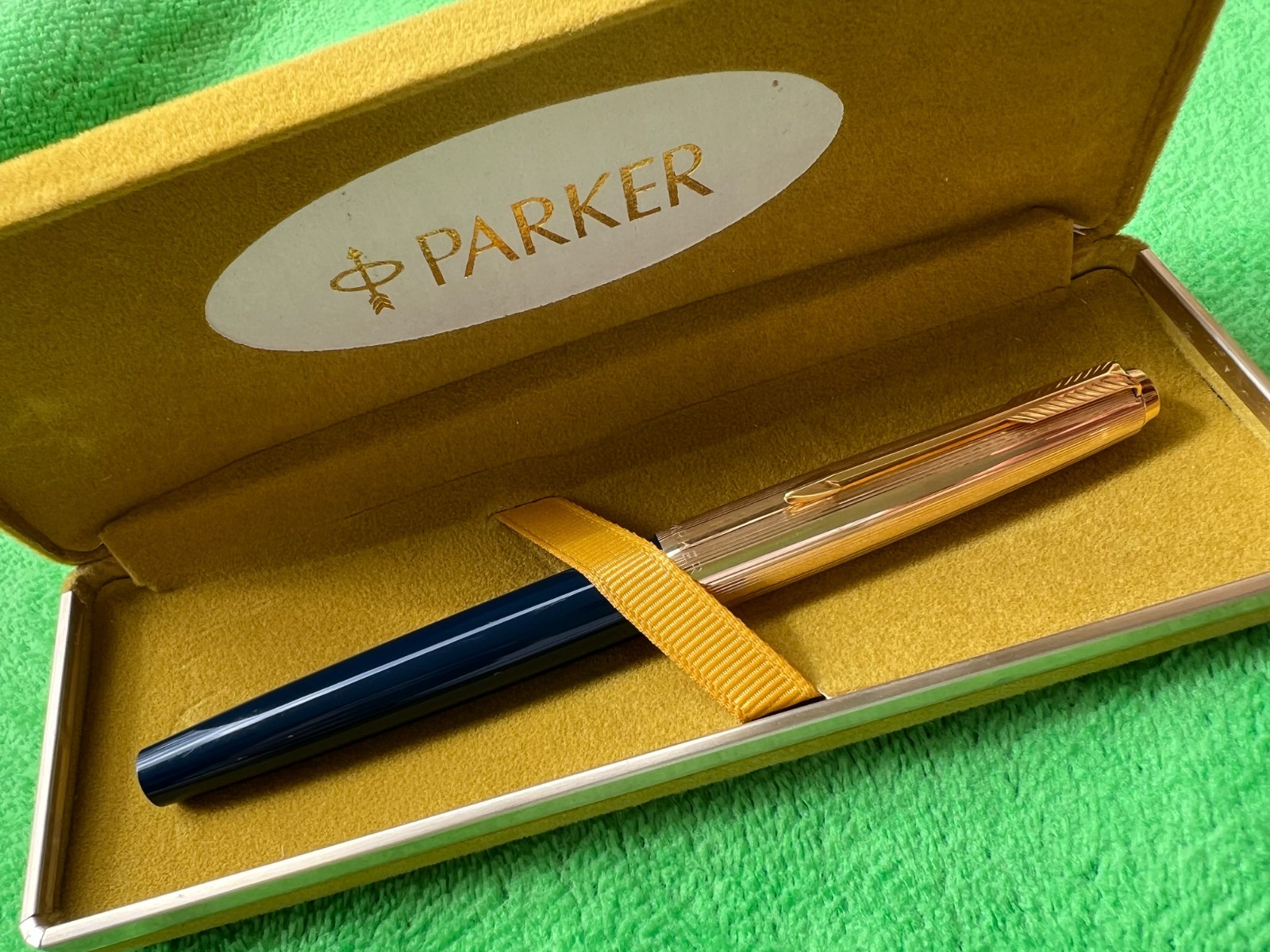 VTG PARKER 51 (NOS) 14K Gold Nib Blue USA
