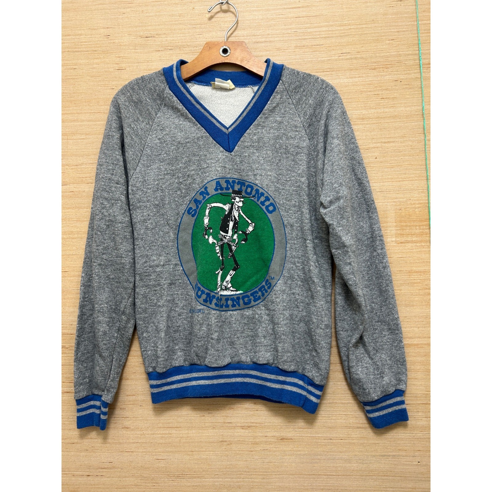 Vintage 1983 USFL San Antonio Gunslingers Logo 7 V-Neck Sweatshirt Grey XS USA