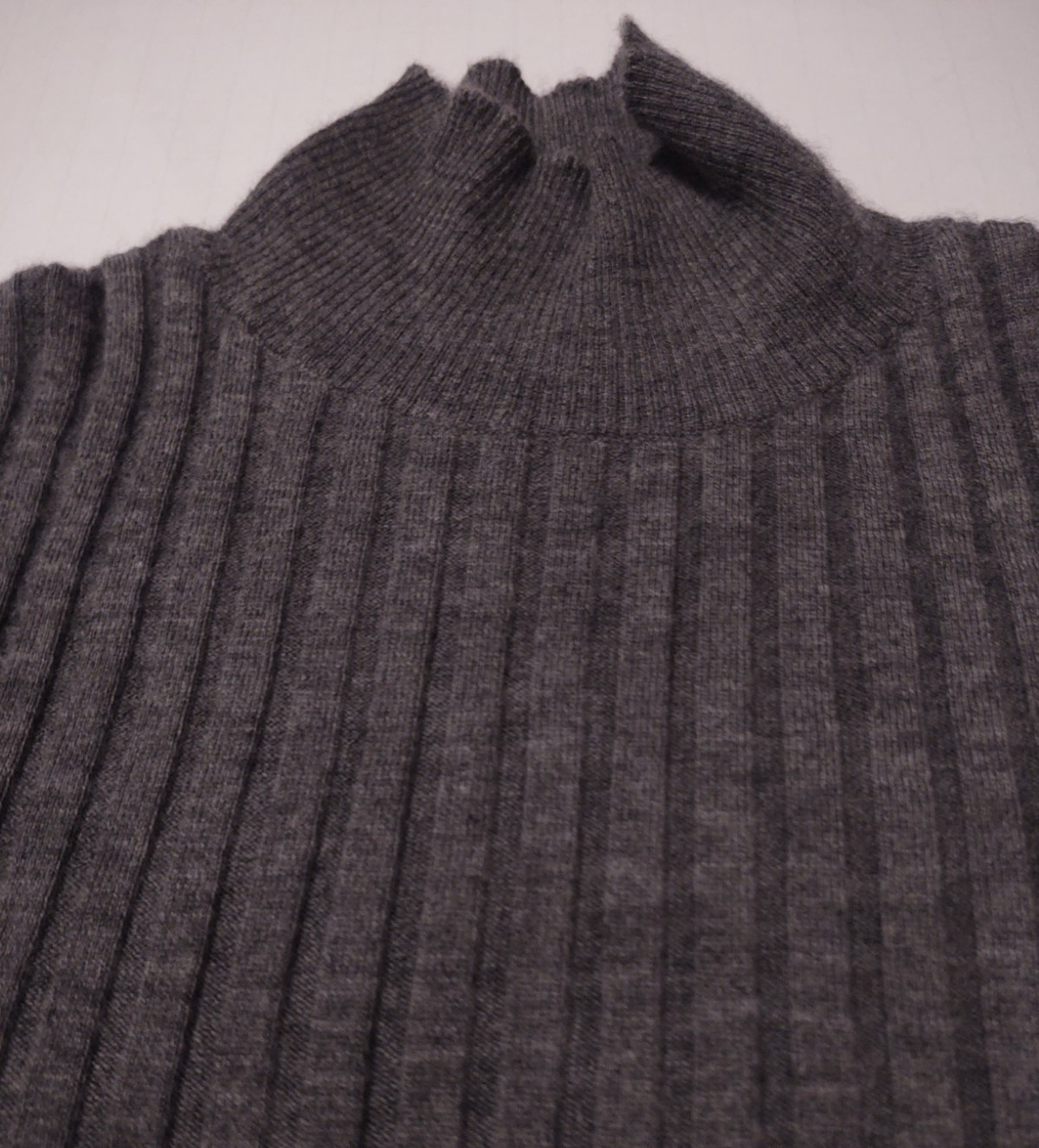BLOOMINGDALE\'S Mock Neck THIN 100% Cashmere (S) Gray Sweater FORM FIT w/STRETCH BLOOMINGDALE\'S Mock Neck THIN 100% Cashmere (S) Gray Sweater FORM FIT w/STRETCH
