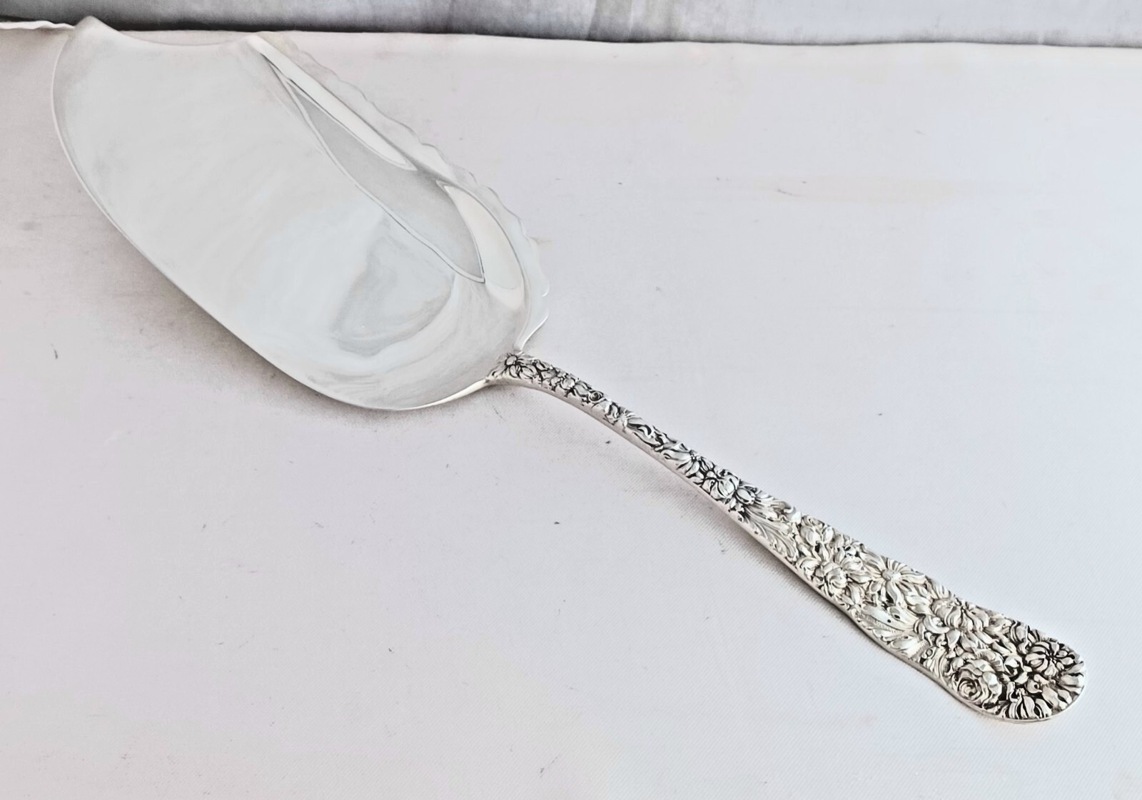 Chrysanthemum by Stieff Large Sterling Ice Cream Slice- 11