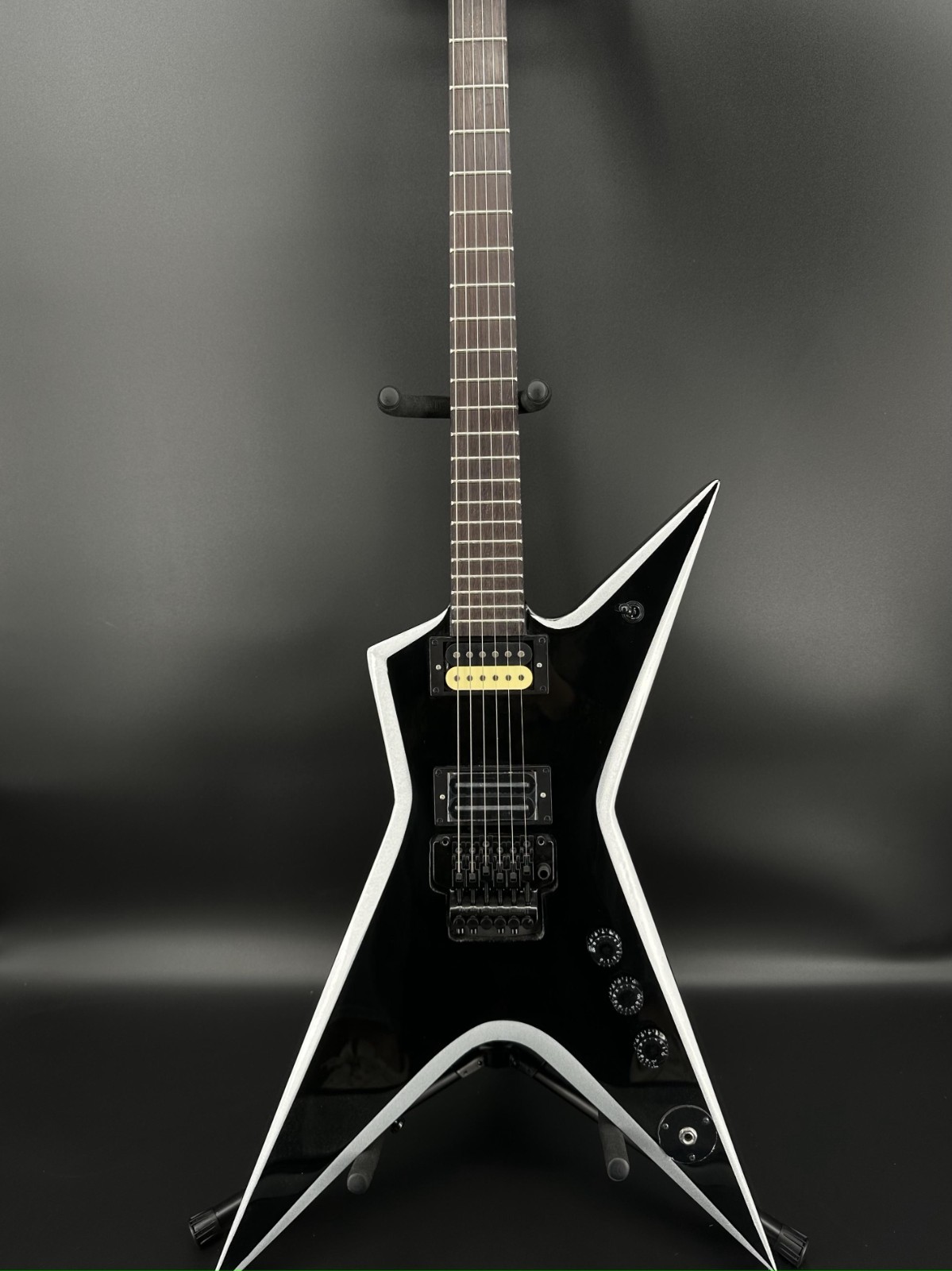 Ship US Washburn Dimebag Darrell Signature V-Shape Electric Guitar Maple Neck Ship US Washburn Dimebag Darrell Signature V-Shape Electric Guitar Maple Neck