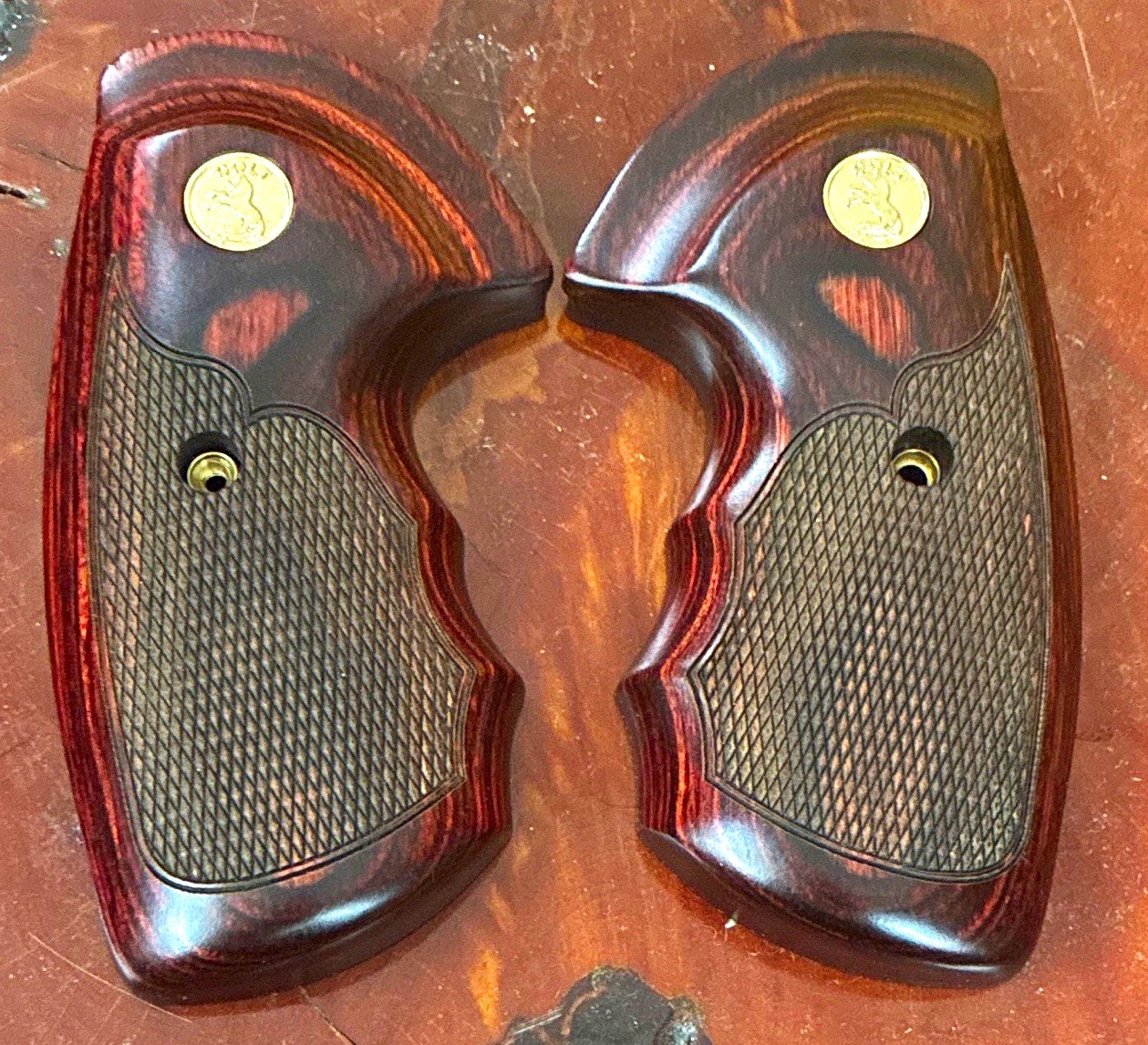 COLT PYTHON ROSEWOOD FINGER GROVE GRIPS ALTAMONT COLT PYTHON ROSEWOOD FINGER GROVE GRIPS ALTAMONT