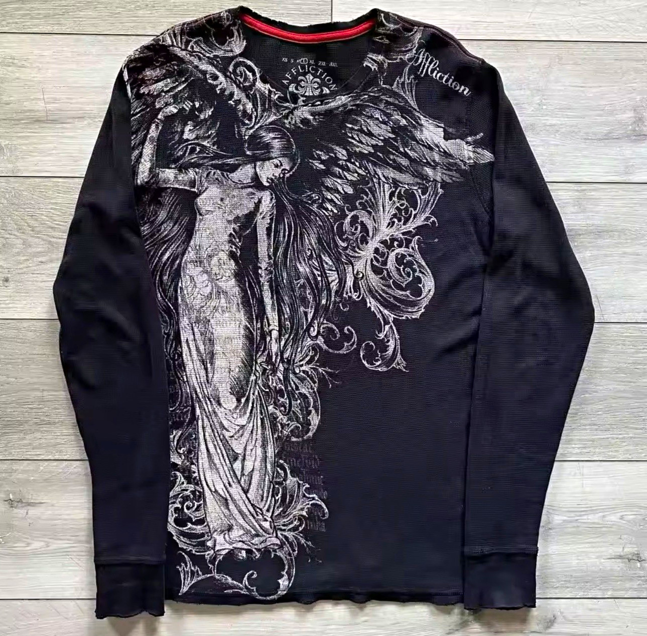 Affliction Men\'s Black Cotton Angel Gothic Graphic V-Neck Long Sleeve Tee L/XL Affliction Men\'s Black Cotton Angel Gothic Graphic V-Neck Long Sleeve Tee L/XL