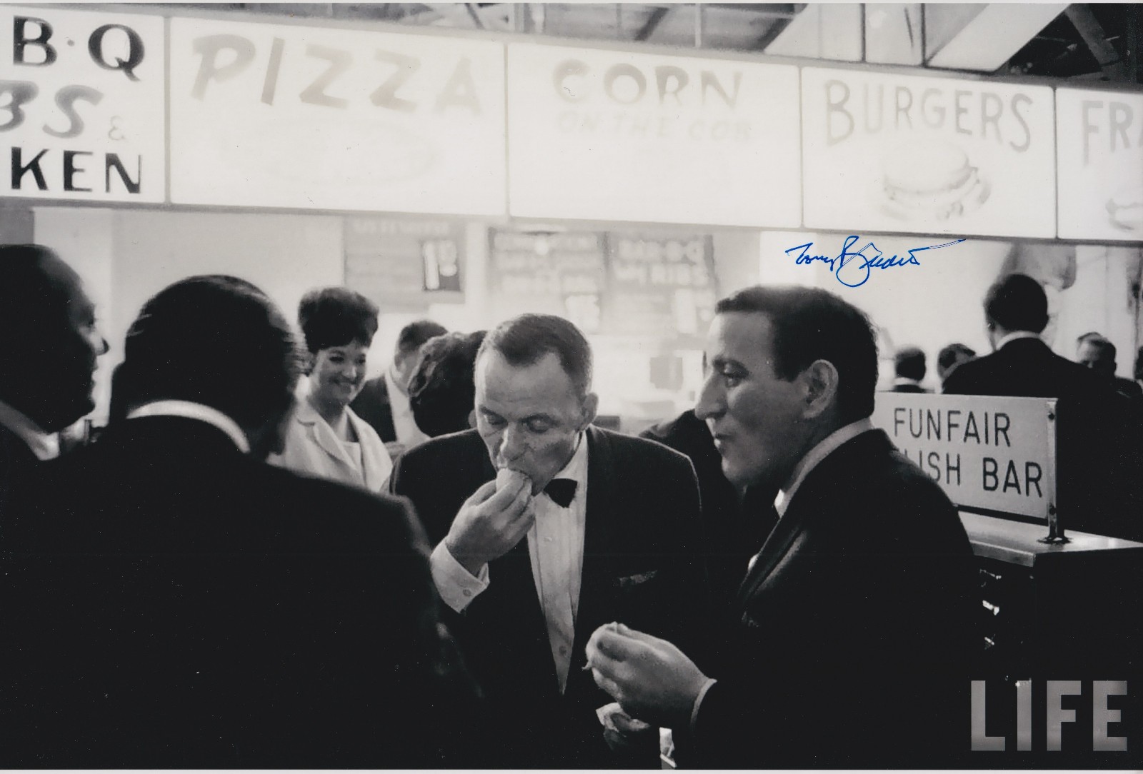 Tony Bennett (1926-2023) Orig. signed Frank Sinatra photo card 20x30cm/ autograph