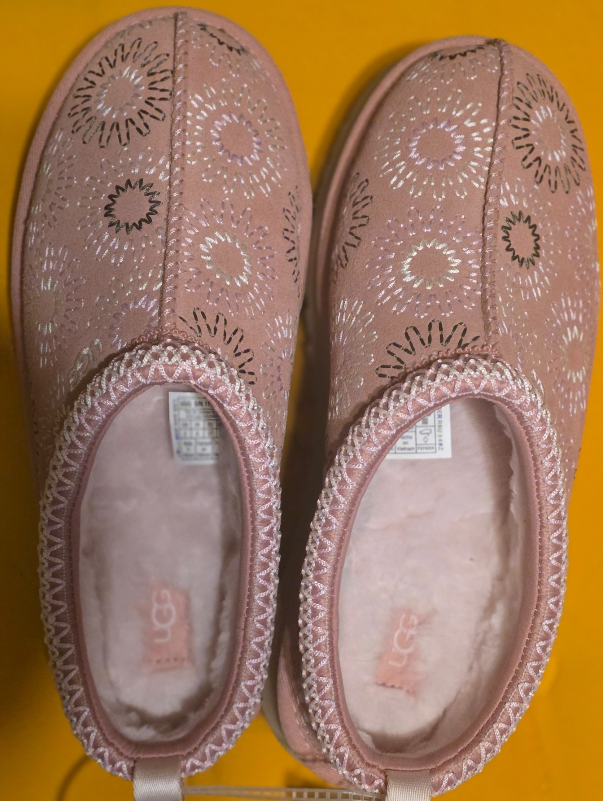 UGG Tazz Sun Stitch Kids Horizon Pink Platform Slippers Size 5 1175210K NWOB UGG Tazz Sun Stitch Kids Horizon Pink Platform Slippers Size 5 1175210K NWOB