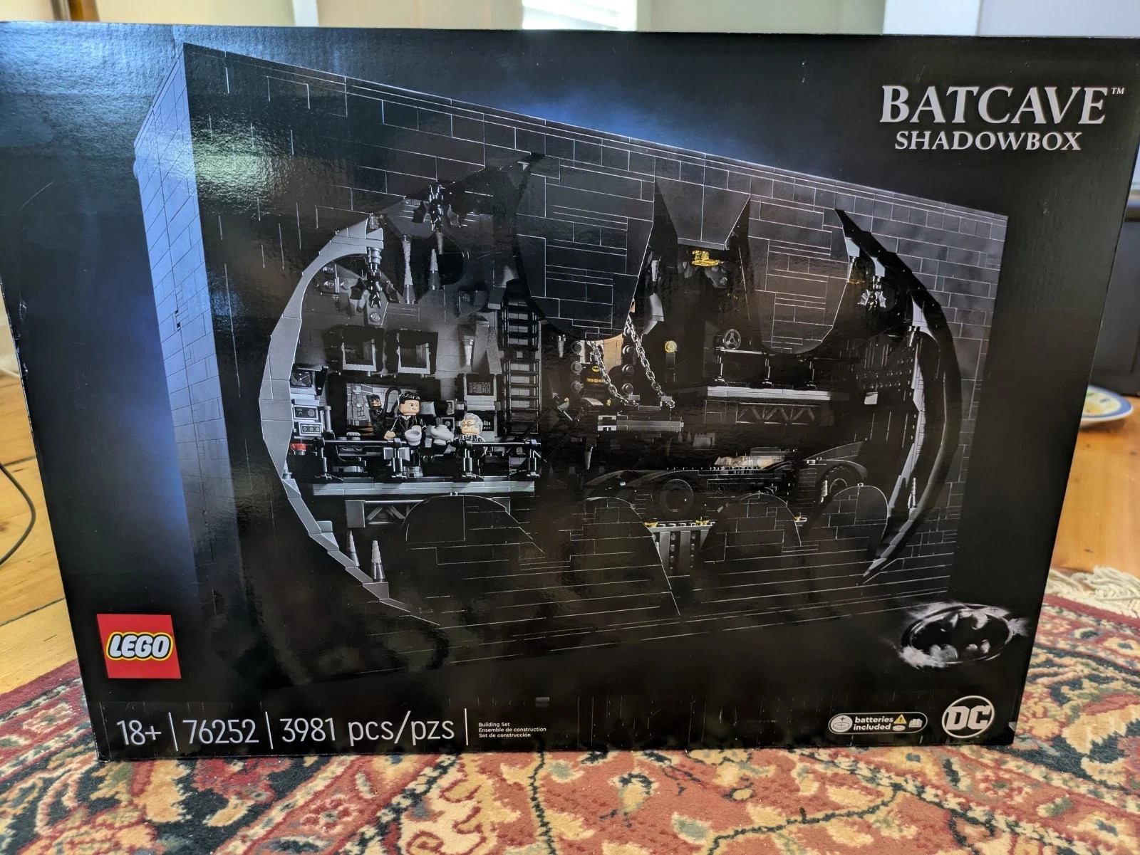 LEGO DC Comics Super Heroes Batcave Shadow Box (76252) New & Factory Sealed LEGO DC Comics Super Heroes Batcave Shadow Box (76252) New & Factory Sealed