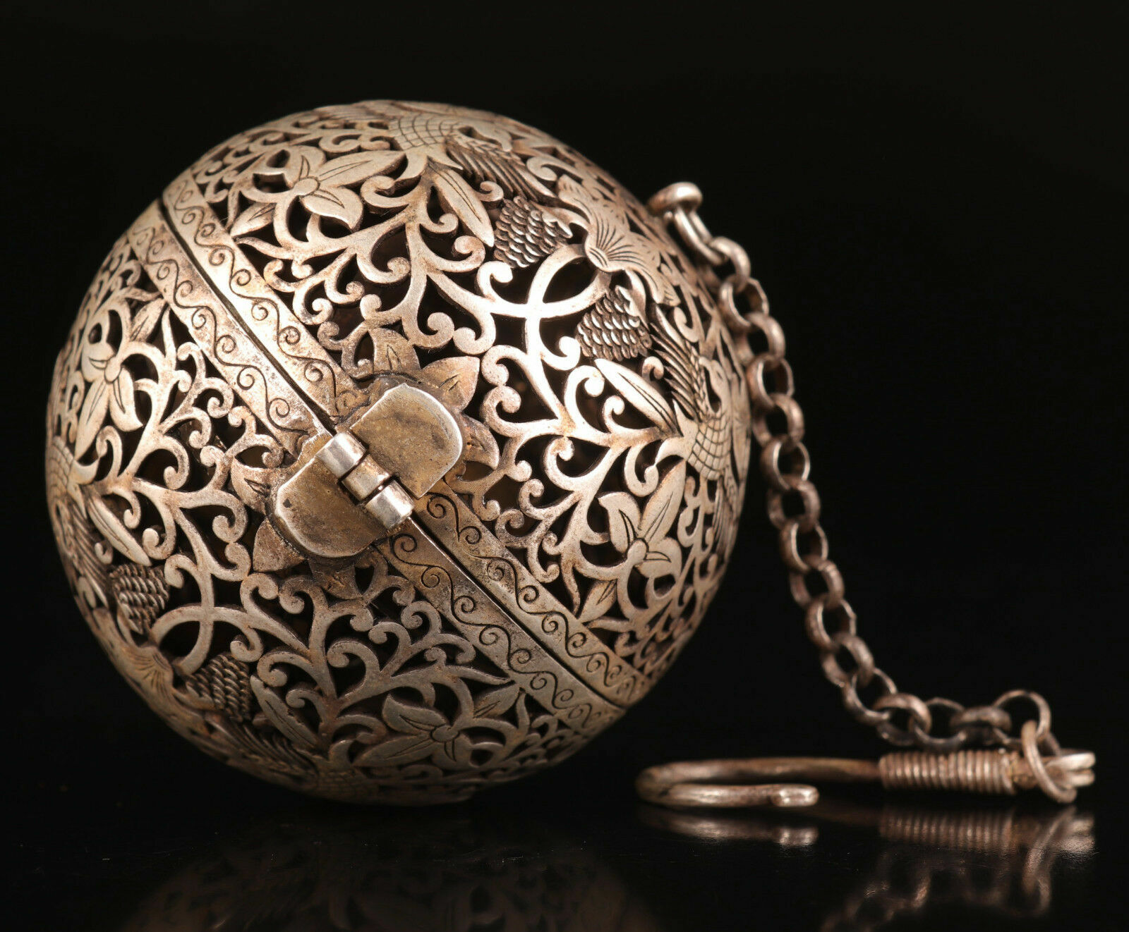 Chinese Old Tibetan silver carved Pattern bird Hang Sachet incense burner