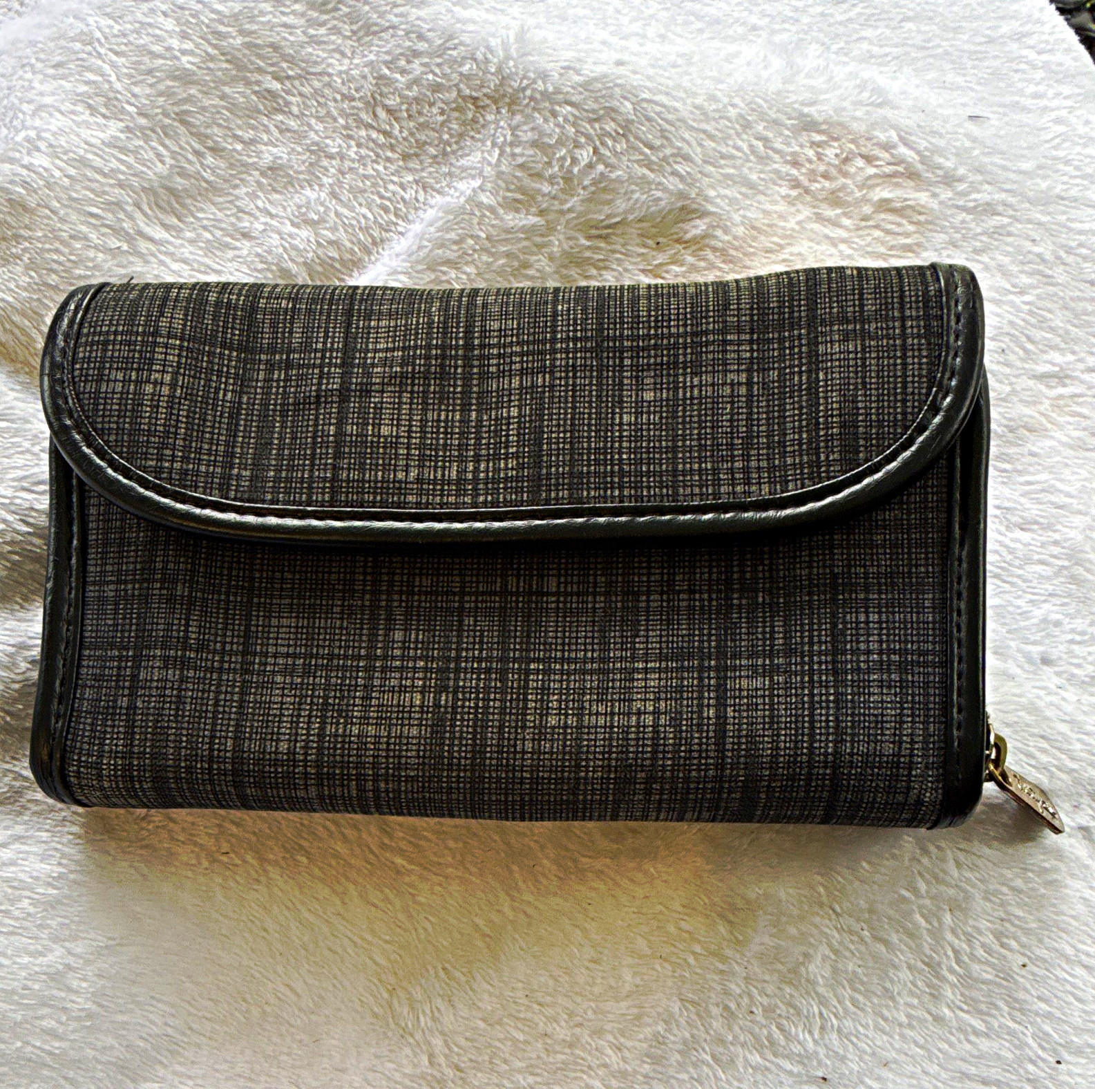 Thirty-One Women\'s Black/Gray Plaid Zip-Around Fold Wallet, Credit Card Slots