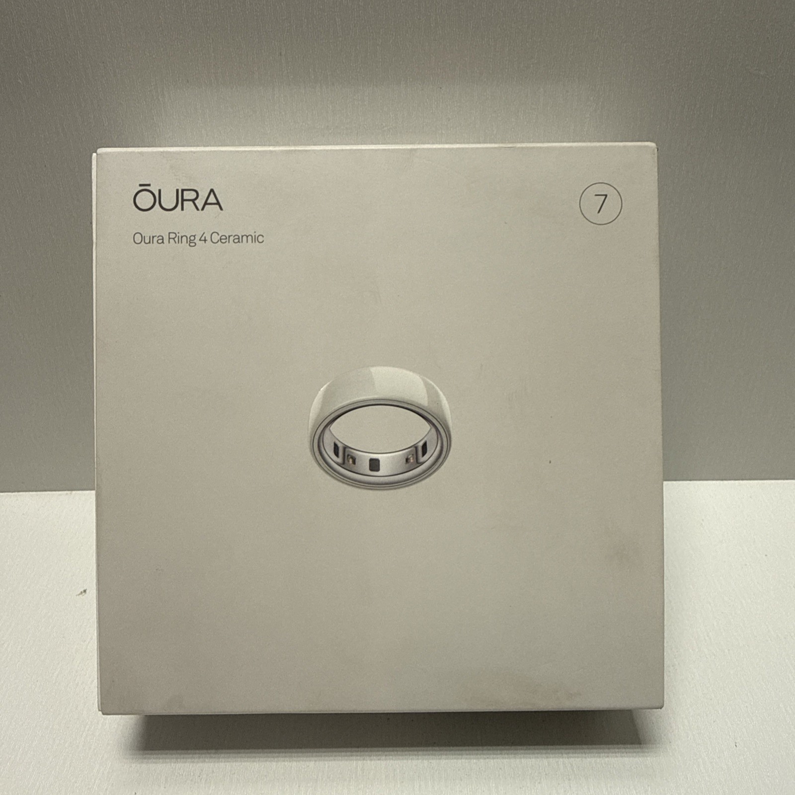 ŌURA Oura Ring 4 Ceramic White Size 7 Activity Tracker Ring Unisex Rechargeable