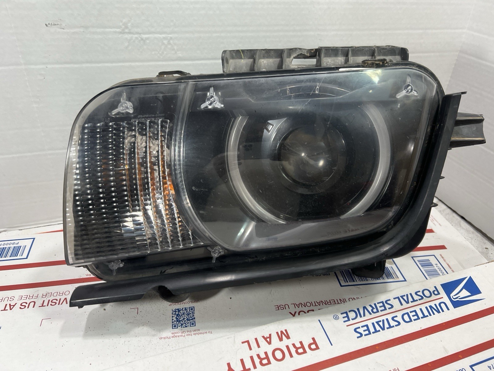 OEM| 2010 - 2015 Chevy Camaro Xenon/HID Headlight (Left/Driver) OEM| 2010 - 2015 Chevy Camaro Xenon/HID Headlight (Left/Driver)