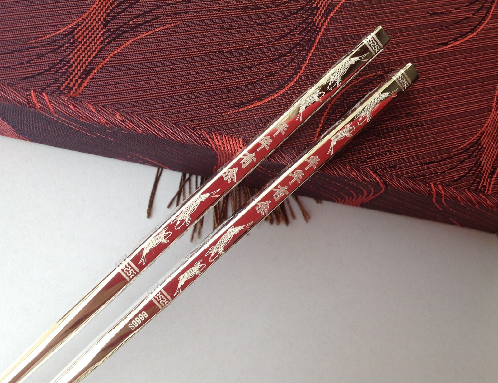 Chinese Authentic Sterling Silver S9999 70g Chopsticks Solid Chopsticks 年年有余(鱼) Chinese Authentic Sterling Silver S9999 70g Chopsticks Solid Chopsticks 年年有余(鱼)