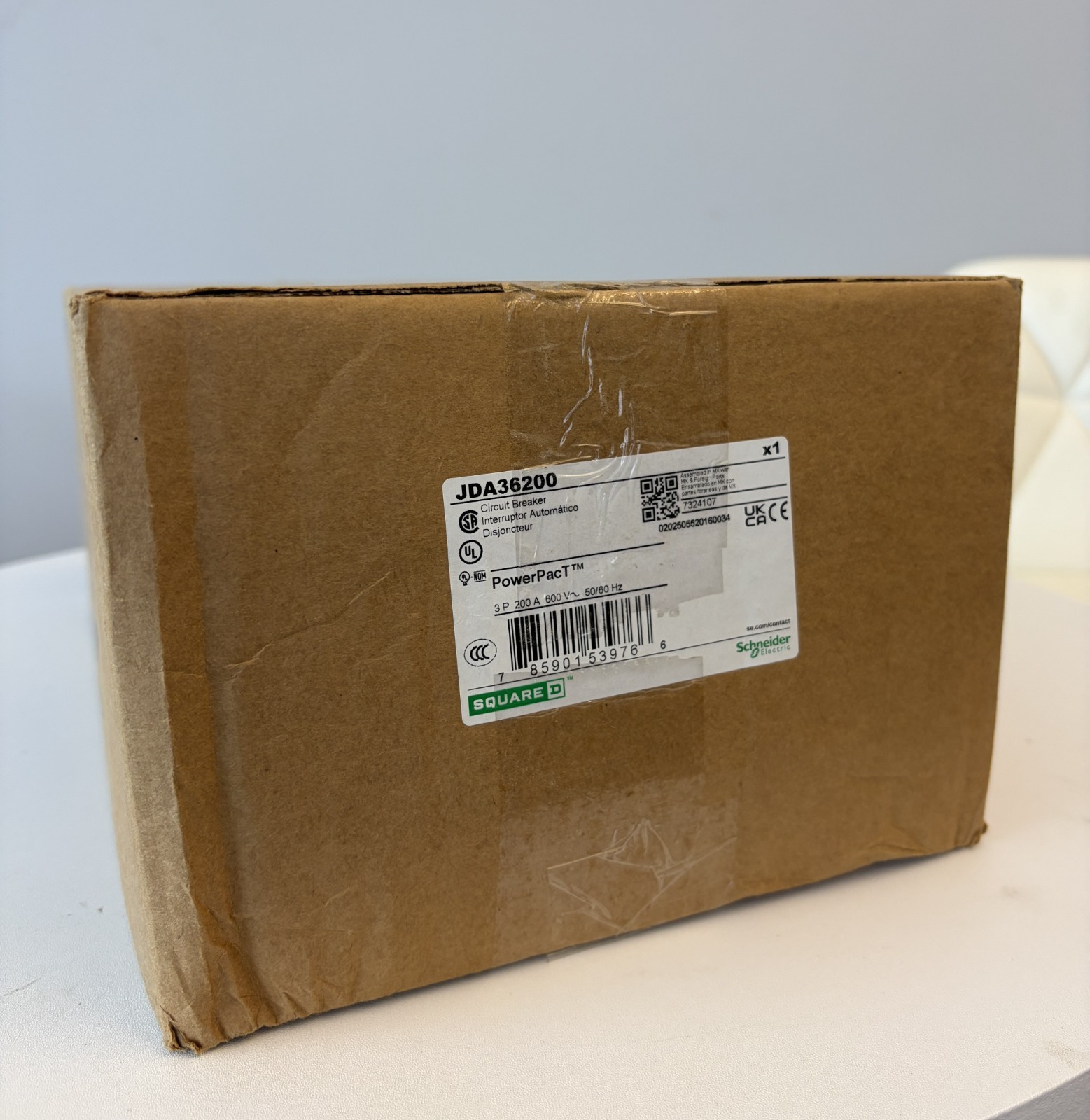 New Square D JDA36200, 200A, 3 pole, 600VAC, 18kA Circuit Breaker Schneider New Square D JDA36200, 200A, 3 pole, 600VAC, 18kA Circuit Breaker Schneider