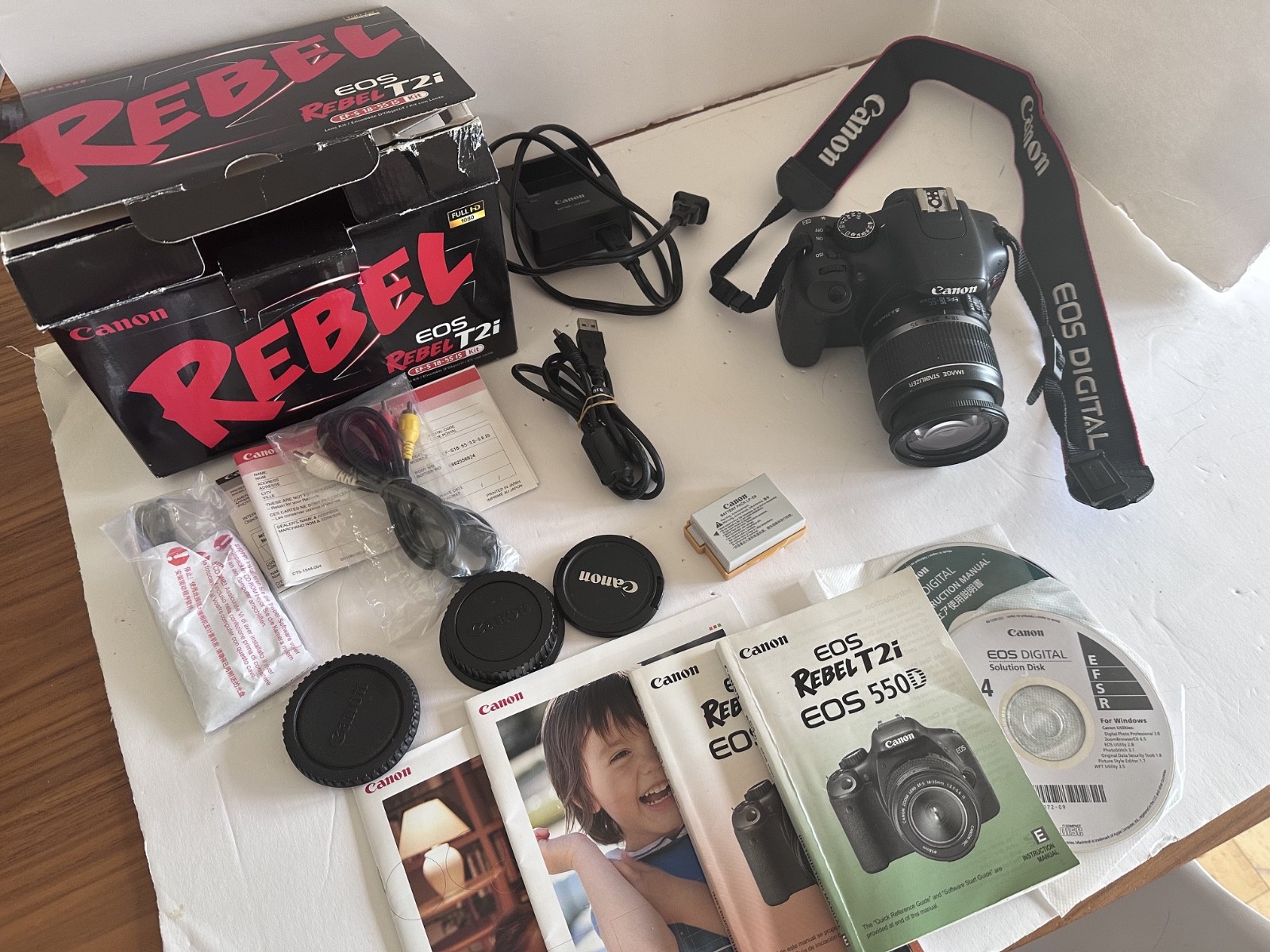 *Hardly used* Canon EOS Rebel T2i EF-S/18-55 IS Kit Original owner w/box+access *Hardly used* Canon EOS Rebel T2i EF-S/18-55 IS Kit Original owner w/box+access