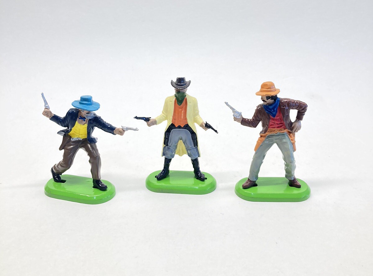 Vintage Britains Gun Slinger Shooter Cowboy with Guns Outlaw Coat Hat Wild West