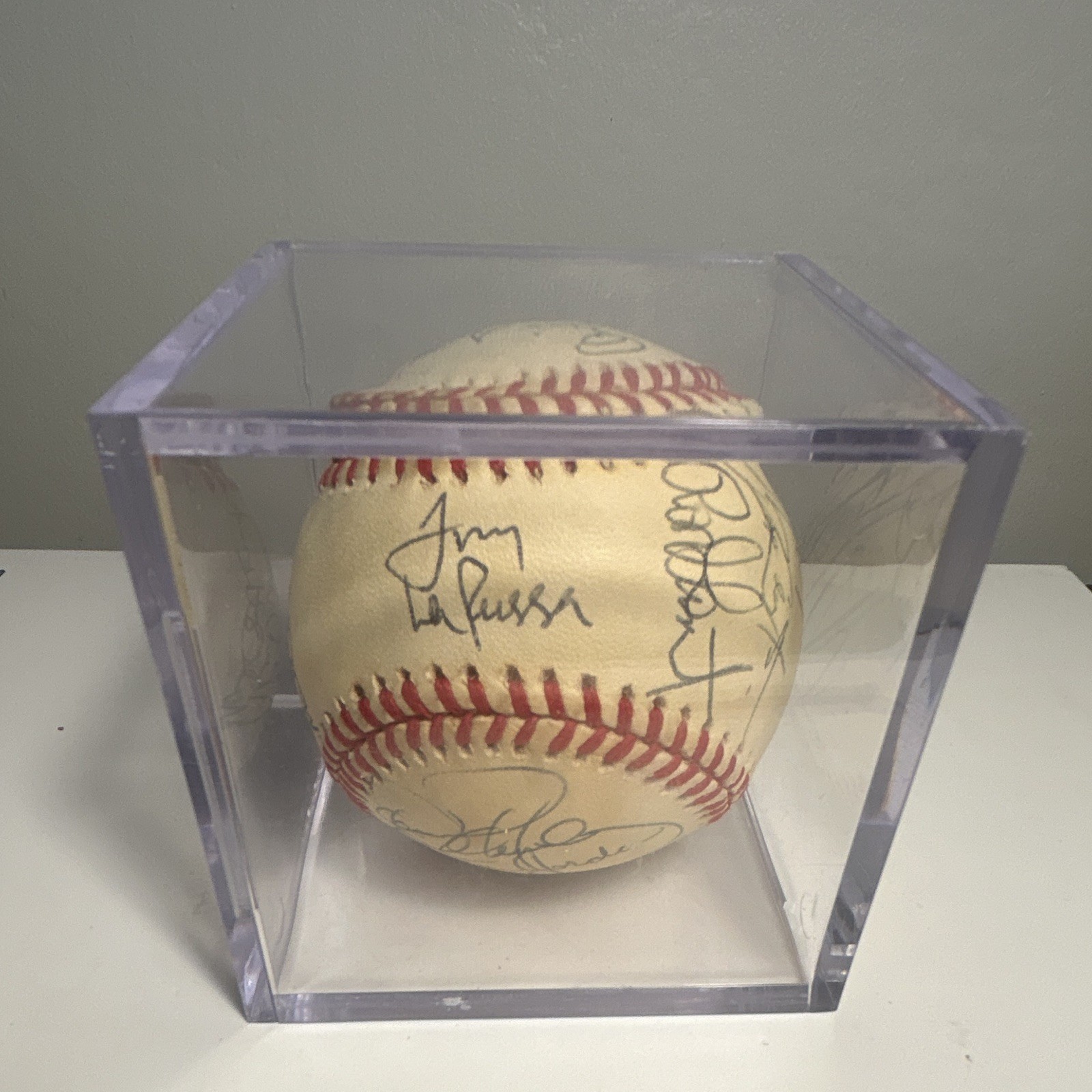 1996 St. Louis Cardinals Team Multi-Signed Baseball w/ Display Case 1996 St. Louis Cardinals Team Multi-Signed Baseball w/ Display Case