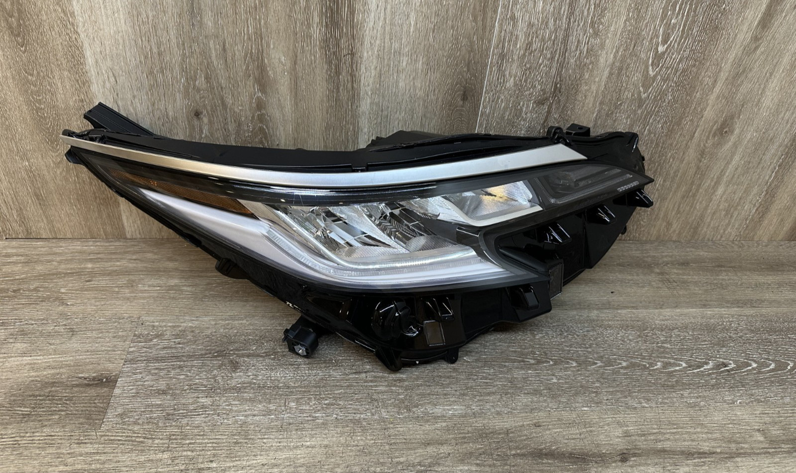2021-24 TOYOTA SIENNA RH OEM HEADLIGHT ASSY - OEM