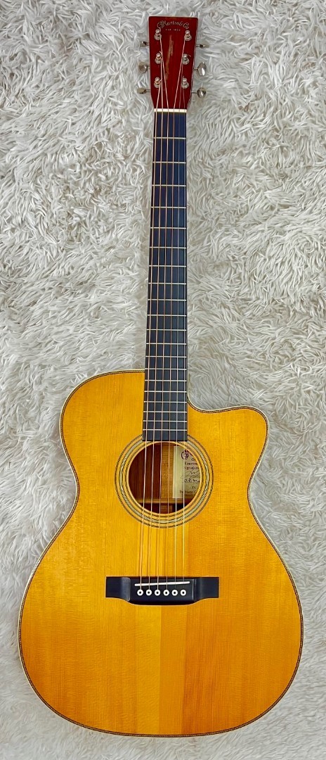 2005 Martin OMC-28 Lawrence Juber Signature Model acoustic guitar with case