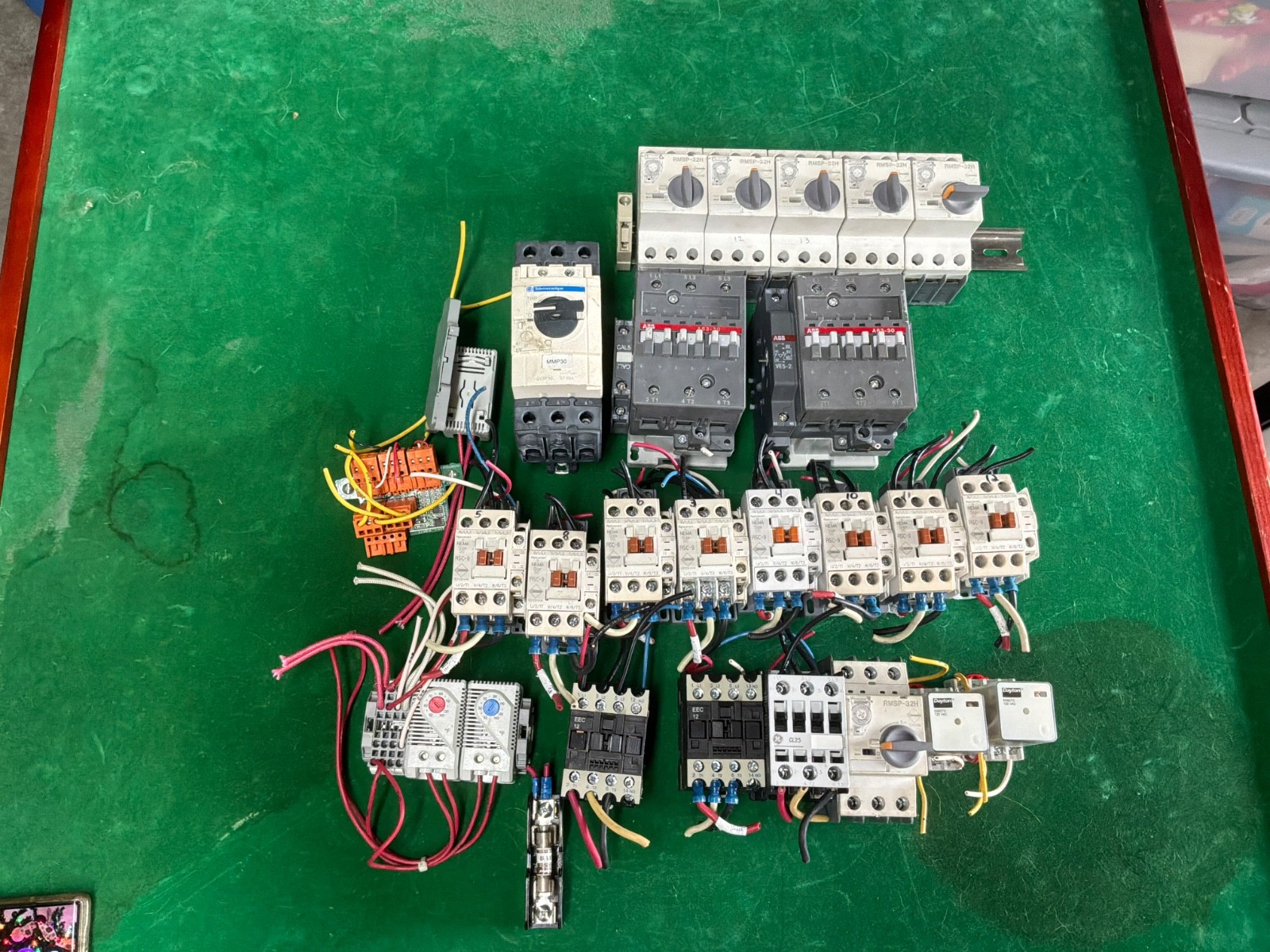 HUGE LOT OF HVAC MOTOR CONTROLLERS. CONTACTORS, BENSHAW, ABB, GE, EEC, SCHNEIDER