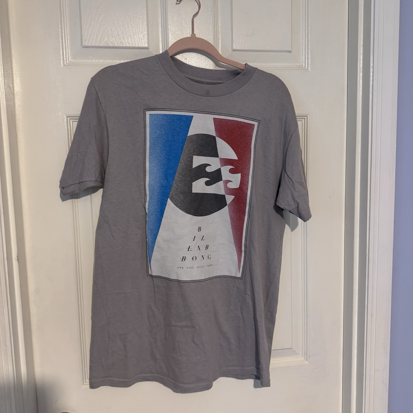 Billabong Y2K Vintage Surf Shirt Unisex 100% Cotton Tee Size Medium