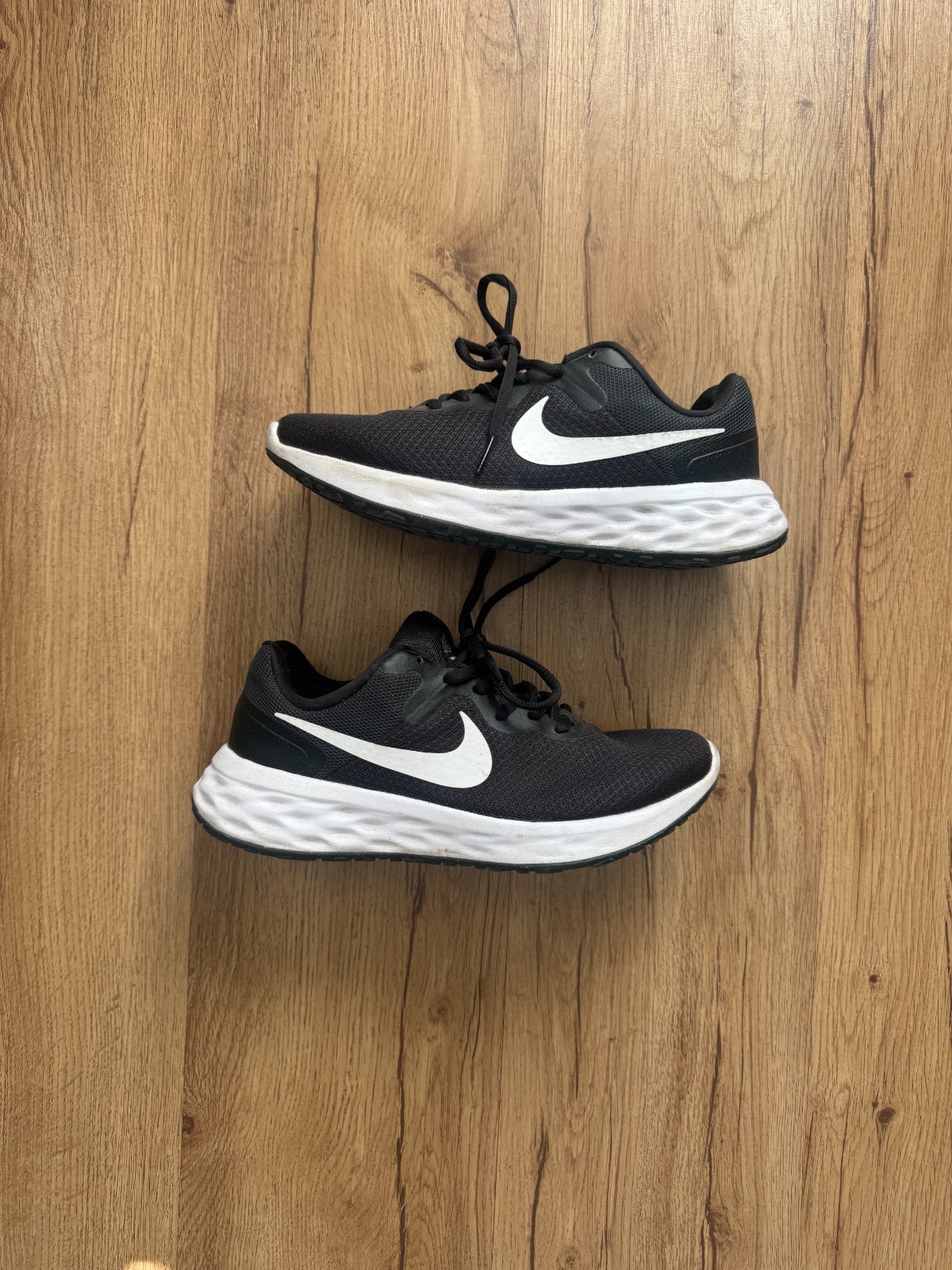 Nike Women\'s Black and Grey Trainers