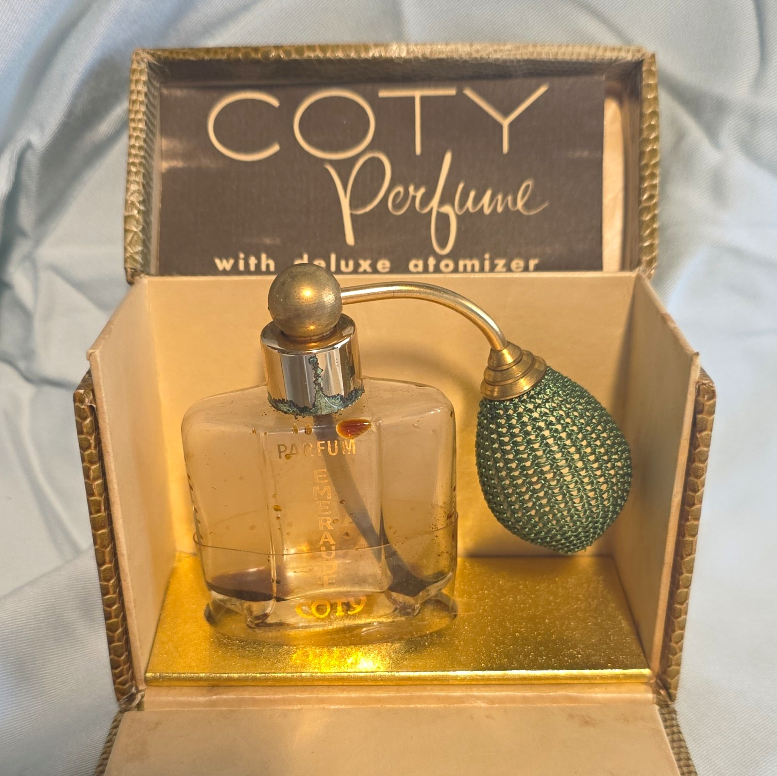 Coty Emeraude Parfum Perfume Bottle w/ Deluxe Atomizer in Original Box Coty Emeraude Parfum Perfume Bottle w/ Deluxe Atomizer in Original Box