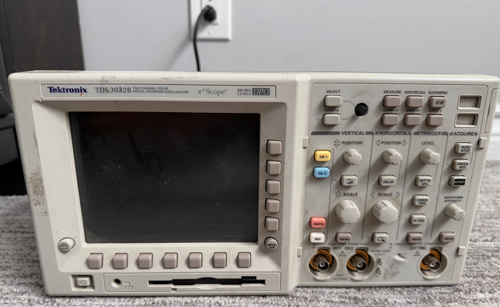 Tektronix TDS3032B Beige Turquoise 2-Channel Digital Phosphor Oscilloscope
