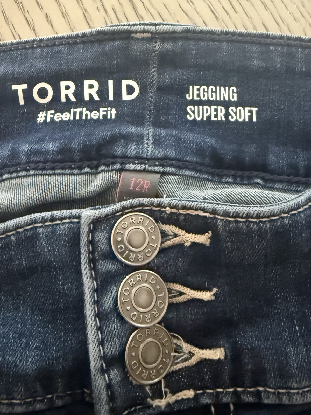 Torrid Women’s Jegging Jeans Super Soft Medium Wash Blue Denim Button 5-Pkt Torrid Women’s Jegging Jeans Super Soft Medium Wash Blue Denim Button 5-Pkt