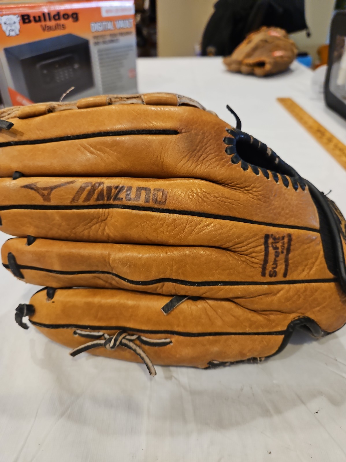 Mizuno GPL 1200 12” RHT Prospect Series Power Close II Tan Baseball Glove.