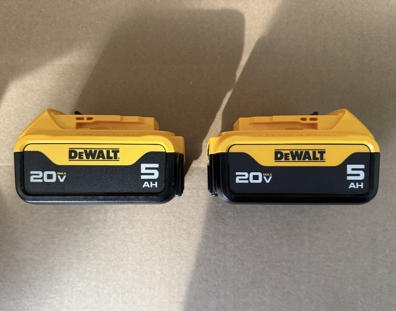 DeWalt New Genuine 20V MAX 5 Ah Lithium Ion Battery (2-Pack) DCB205