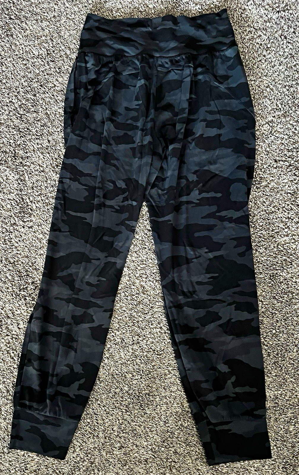 Athleta Salutation Women’s Black/Gray Camo Jogger Pants M Pull-On Stretch Athleta Salutation Women’s Black/Gray Camo Jogger Pants M Pull-On Stretch