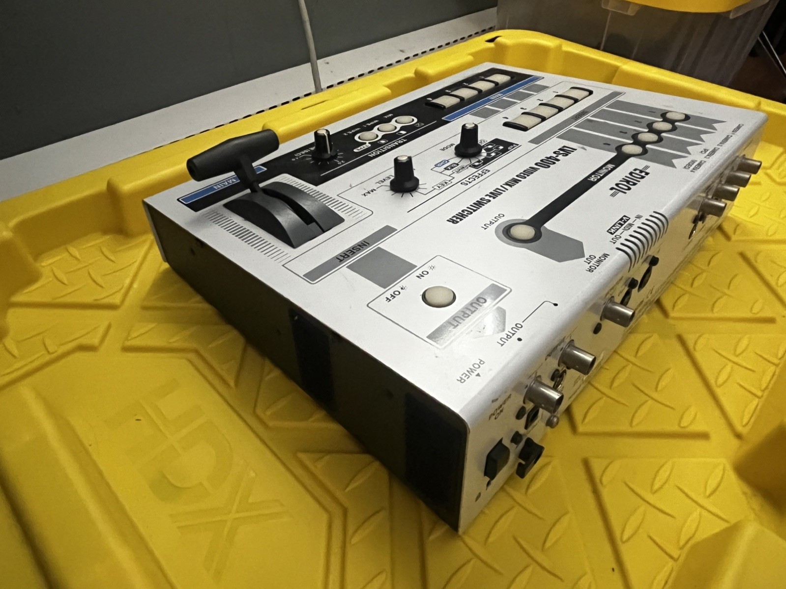 Roland LVS-400 EDIROL Video Mixer Roland LVS-400 EDIROL Video Mixer