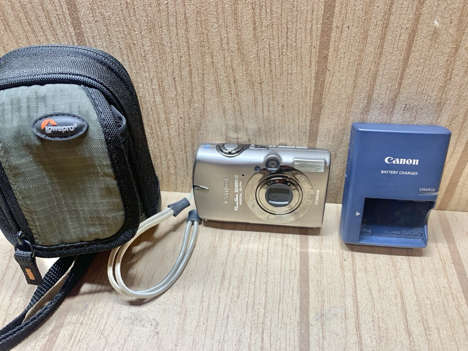 Canon PowerShot SD950 IS 12.1MP CCD Digital ELPH Titanium Tested w/ Charger Canon PowerShot SD950 IS 12.1MP CCD Digital ELPH Titanium Tested w/ Charger