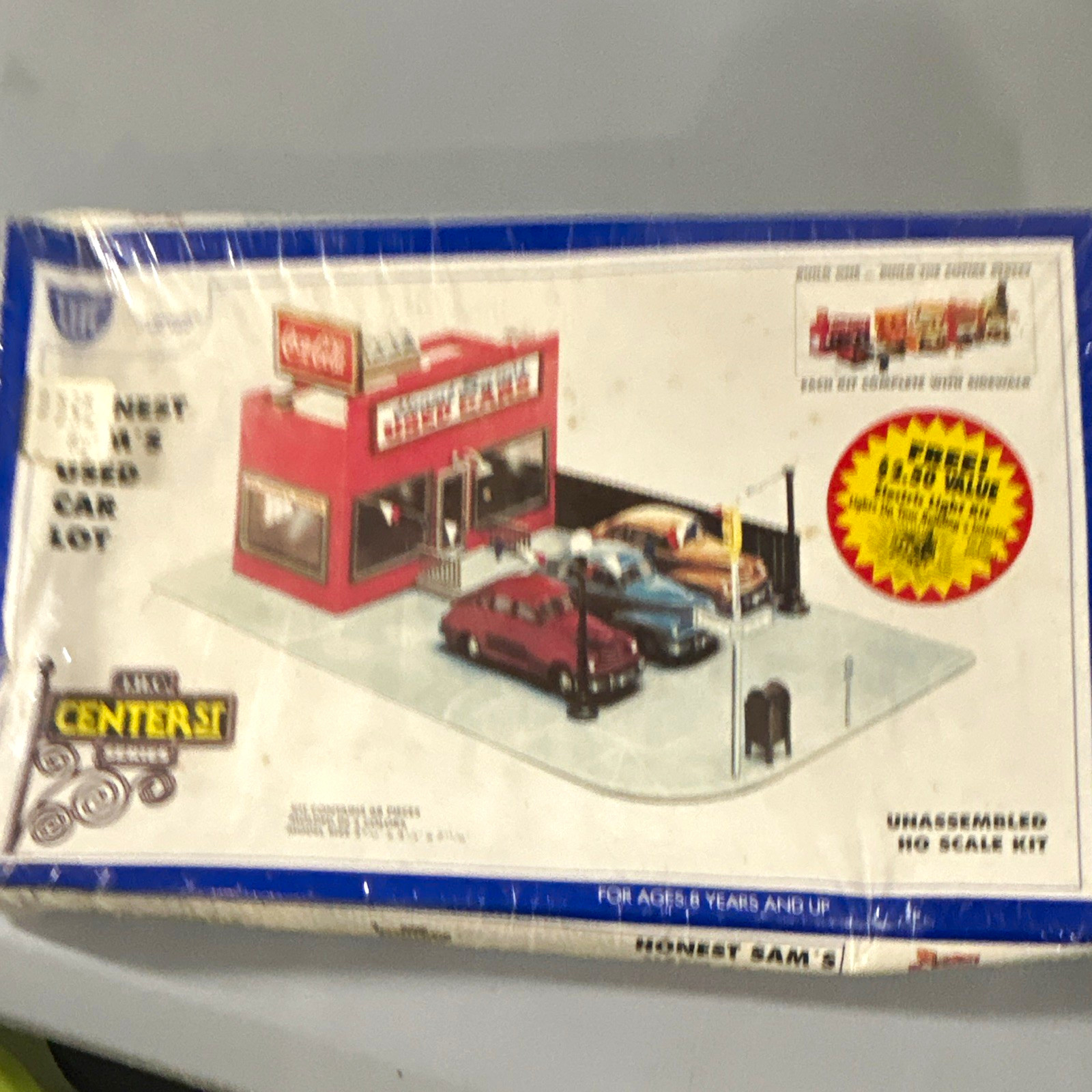 IHC Honest Sam\'s Used Car Lot Center St HO 1:87 Unassembled Kit 7796 IHC Honest Sam\'s Used Car Lot Center St HO 1:87 Unassembled Kit 7796