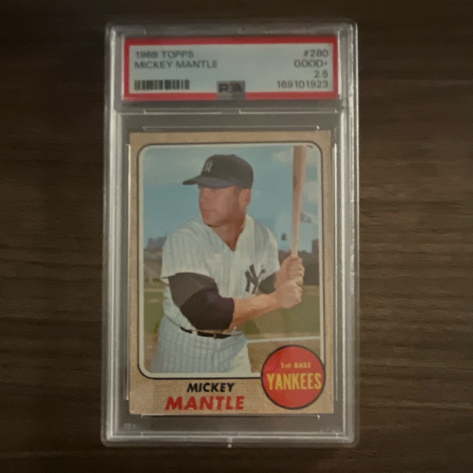 Topps 1968 - Mickey Mantle New York Yankees Baseball #280 Graded Card Topps 1968 - Mickey Mantle New York Yankees Baseball #280 Graded Card