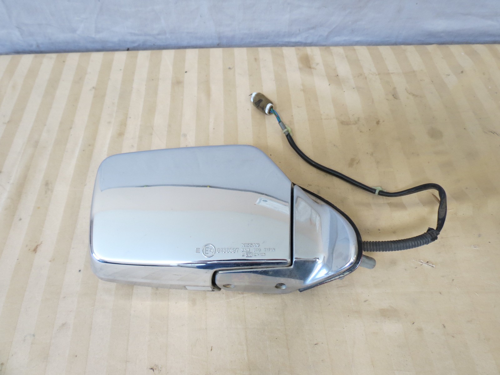 87-97 Nissan D21 Pickup Hardbody POWER Side Mirror Right PASSENGER Chrome OEM 87-97 Nissan D21 Pickup Hardbody POWER Side Mirror Right PASSENGER Chrome OEM