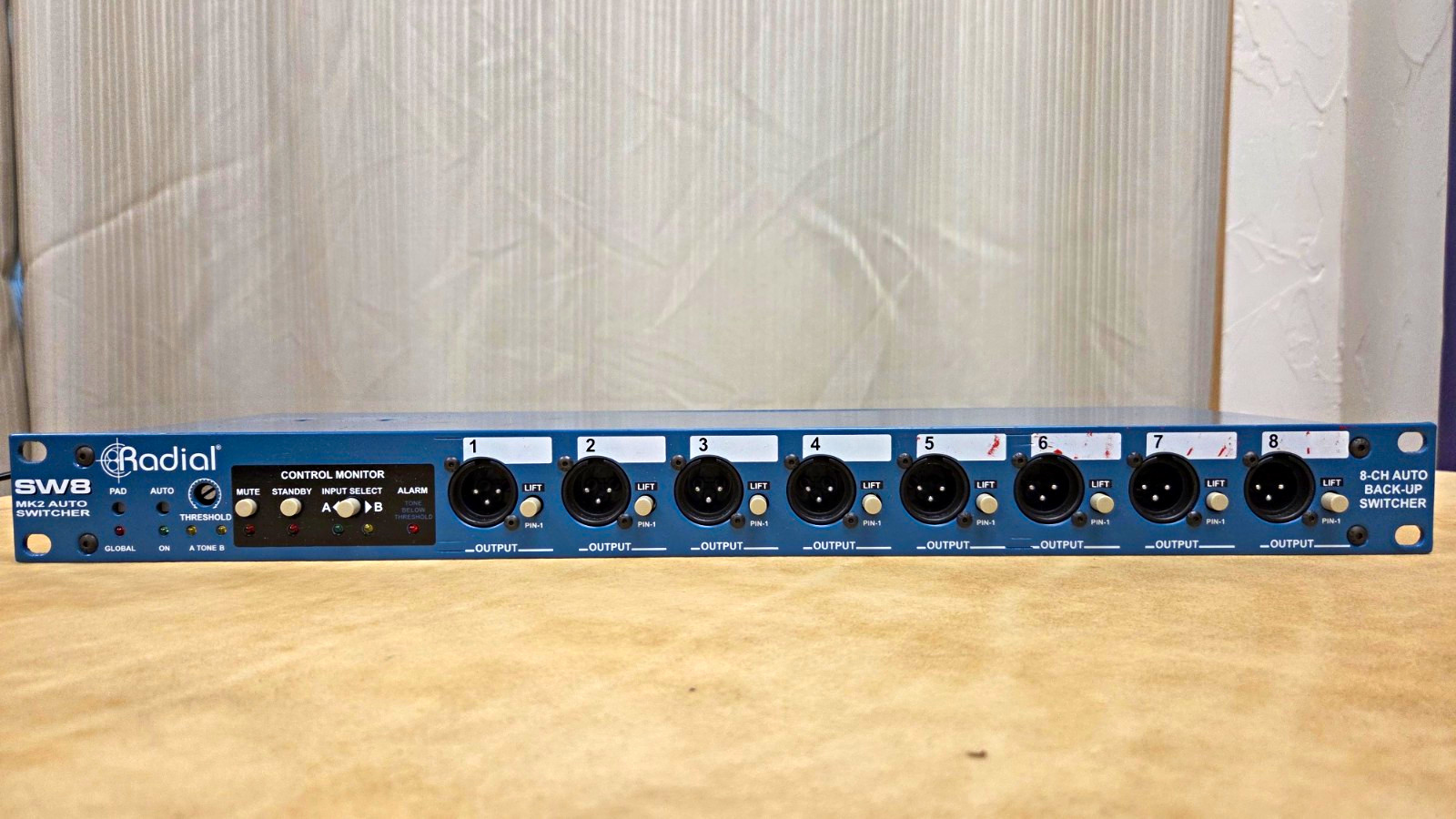 Radial SW8 8-Channel Passive Auto  Switcher. 1U Rackmount.