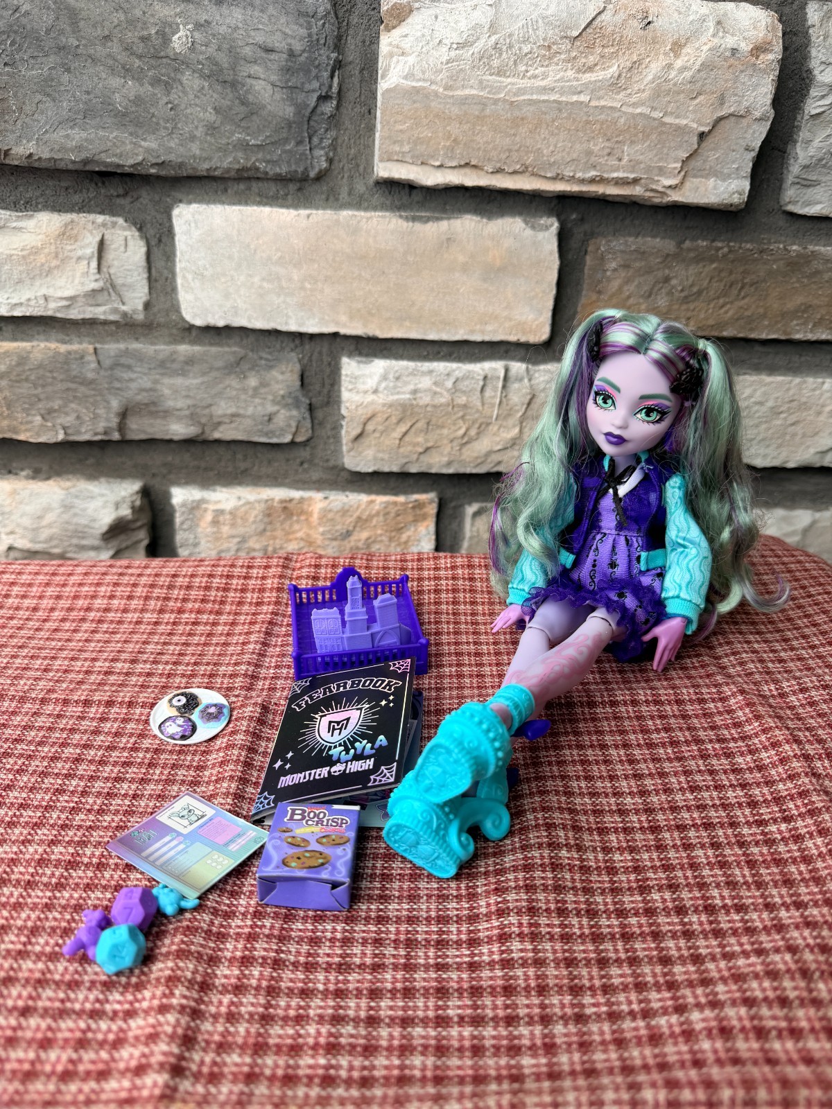 Mattel Monster High G3 Fearbook Twyla Boogeyman Doll Shoes Dress Accessories