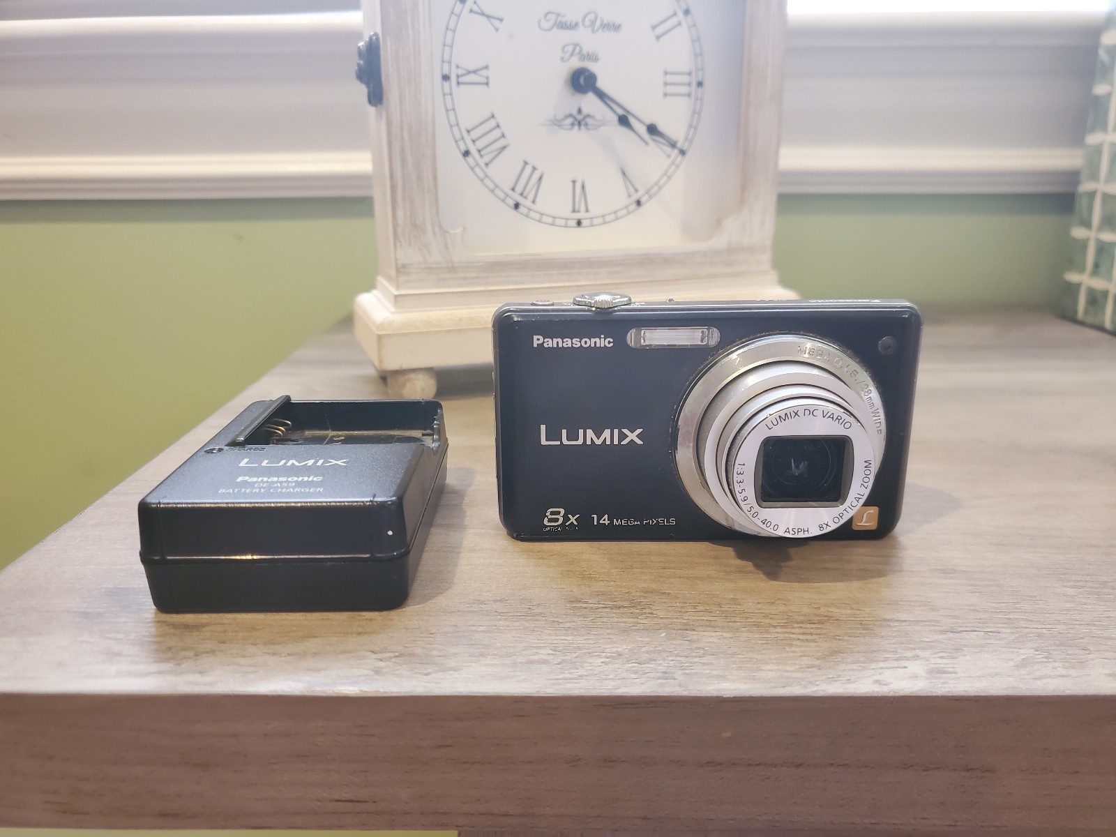 (Screen Damage) Panasonic LUMIX DMC-FH20/DMC-FS30 14.1MP Digital Camera - Black