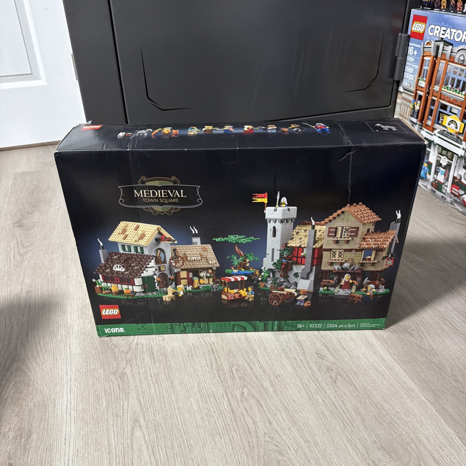 New LEGO Icons: Medieval Town Square (10332) New LEGO Icons: Medieval Town Square (10332)