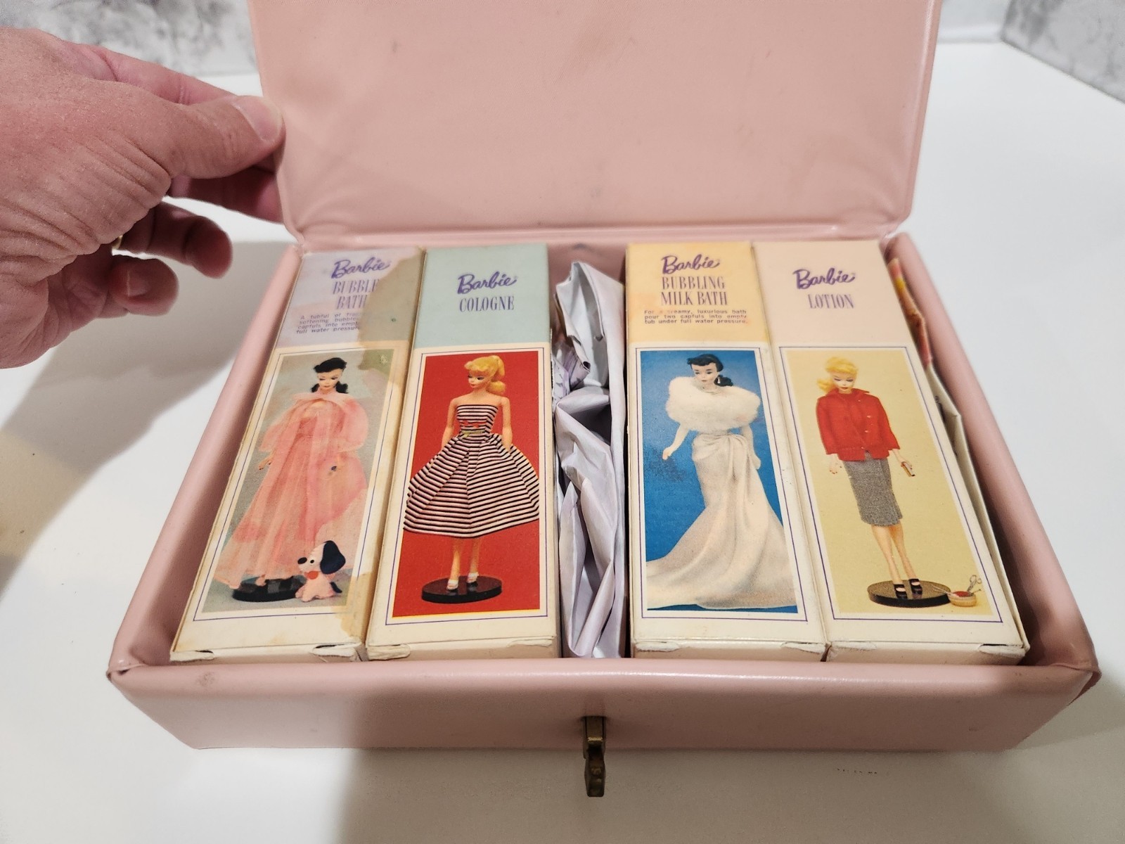 RARE 1961 Barbie Beauty Kit and Contents - See Description RARE 1961 Barbie Beauty Kit and Contents - See Description
